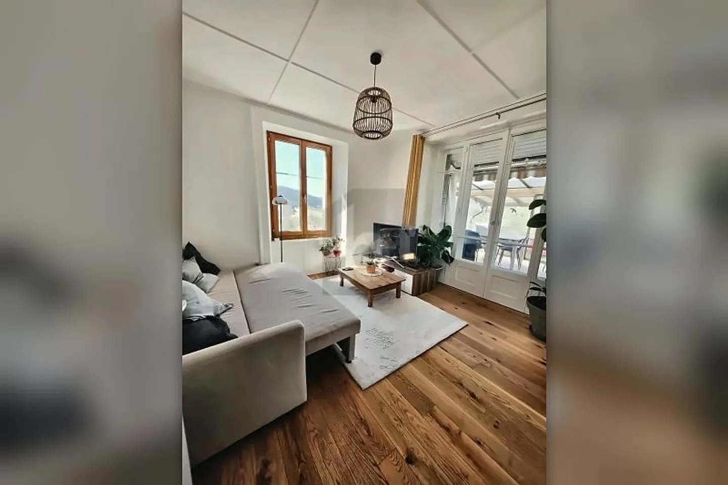 Charming Apartment with Balcony - Photo 4 of 6