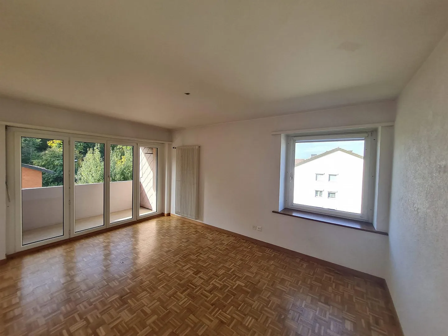 Appartamento luminoso e affascinante con 4 stanze, balcone e vista panoramica - Foto 1 di 8
