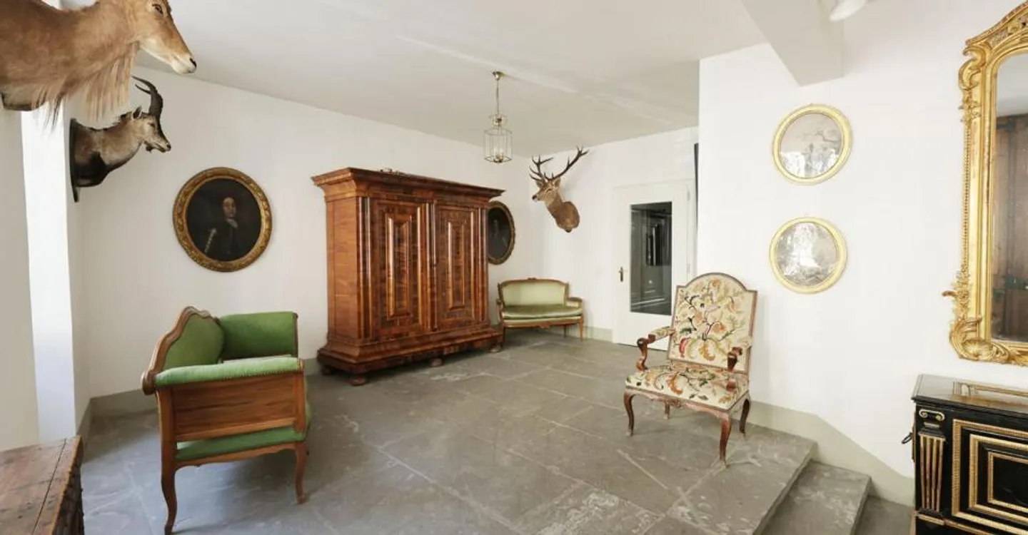 Spacious 4-room apartment on the top floor of a historic building - Photo 3 of 12