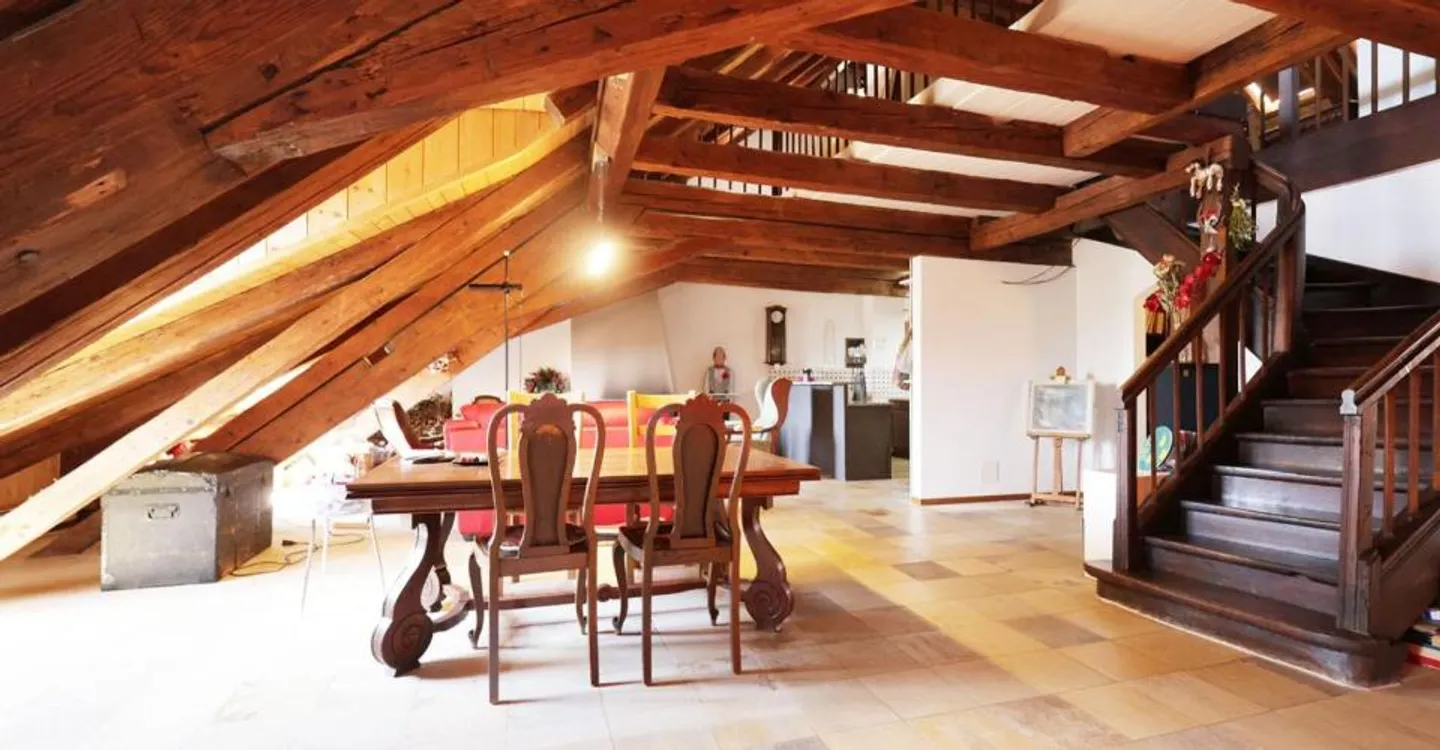 Spacious 4-room apartment on the top floor of a historic building - Photo 4 of 12