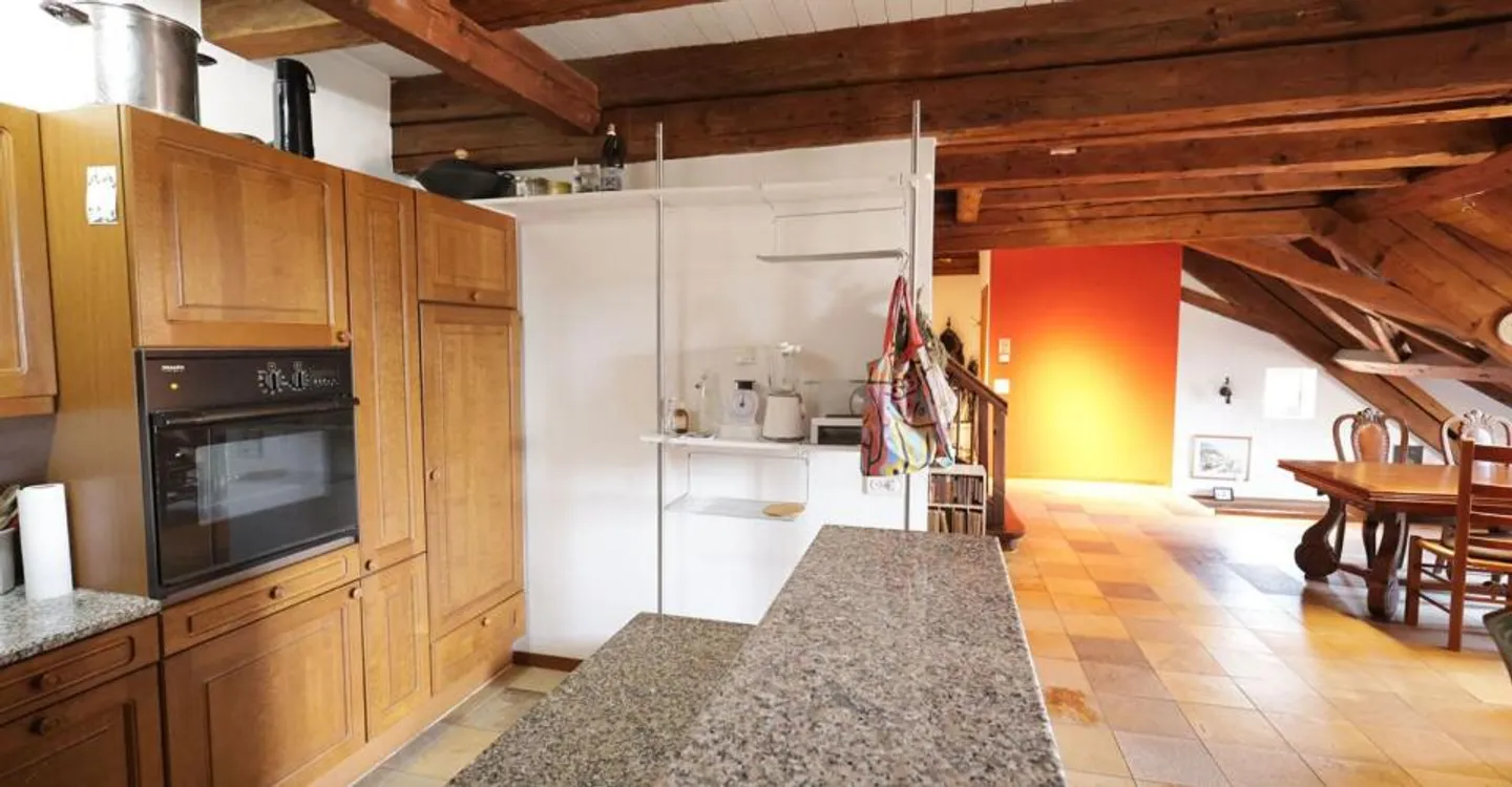 Spacious 4-room apartment on the top floor of a historic building - Photo 6 of 12