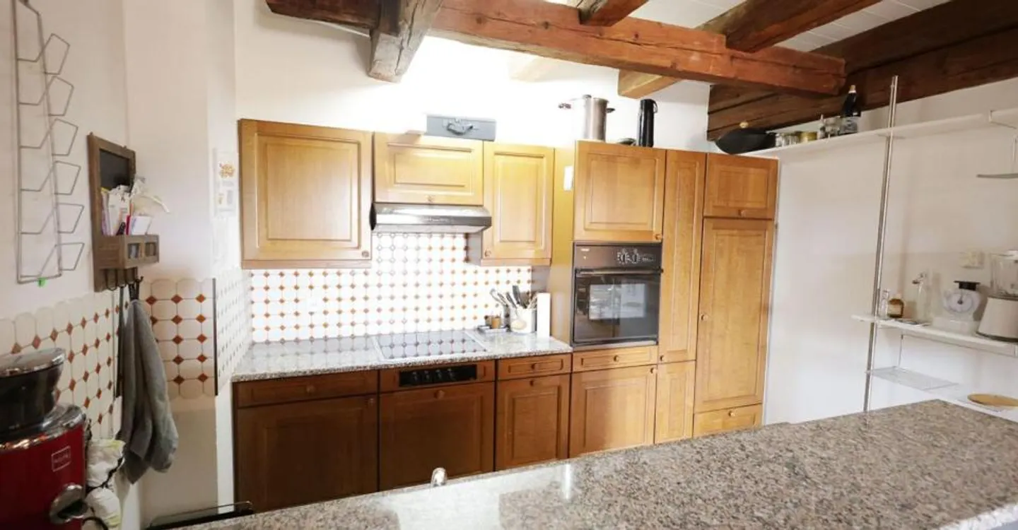 Spacious 4-room apartment on the top floor of a historic building - Photo 7 of 12