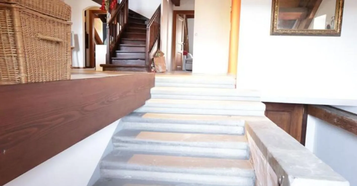 Spacious 4-room apartment on the top floor of a historic building - Photo 8 of 12