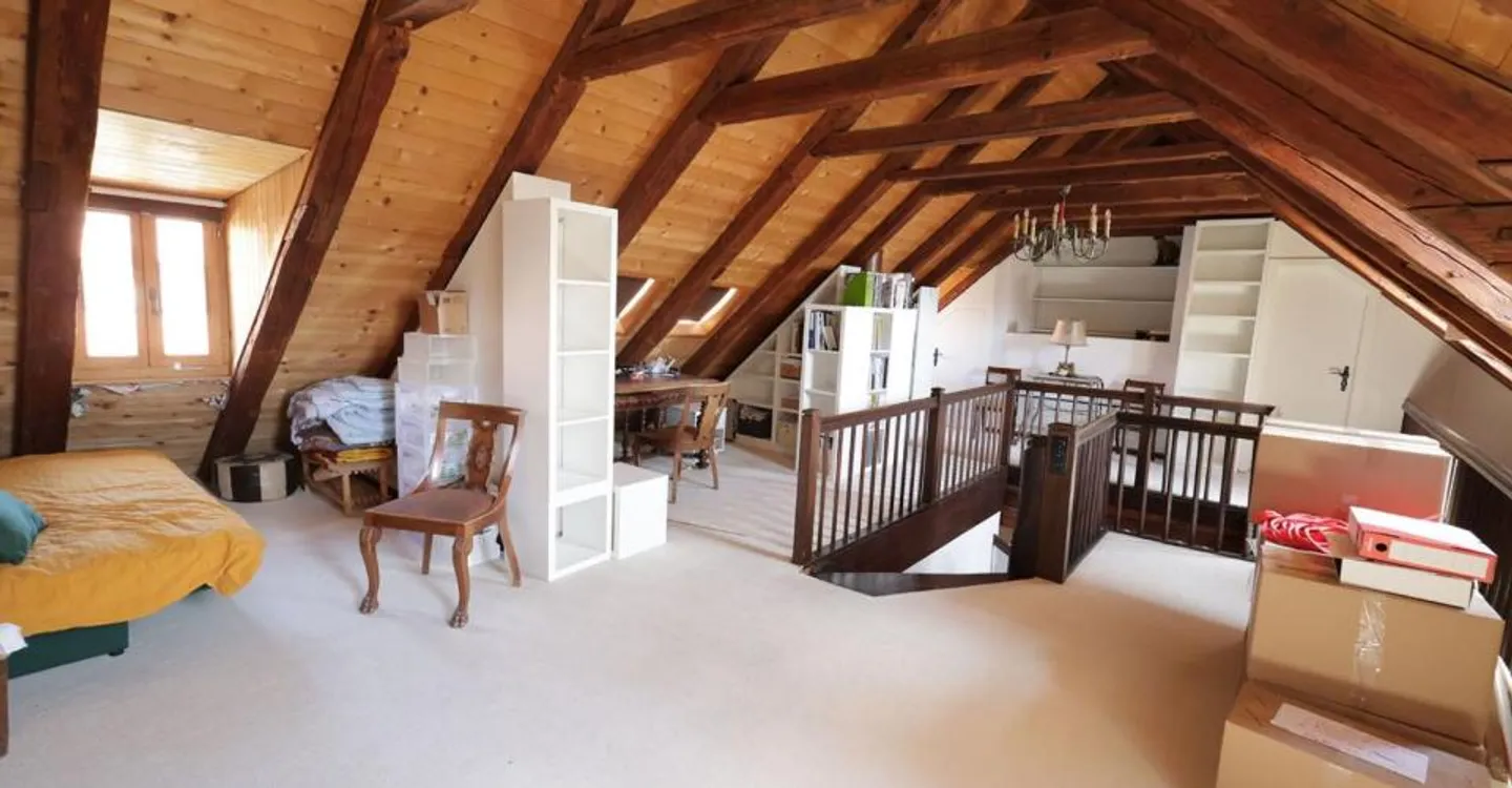 Spacious 4-room apartment on the top floor of a historic building - Photo 9 of 12