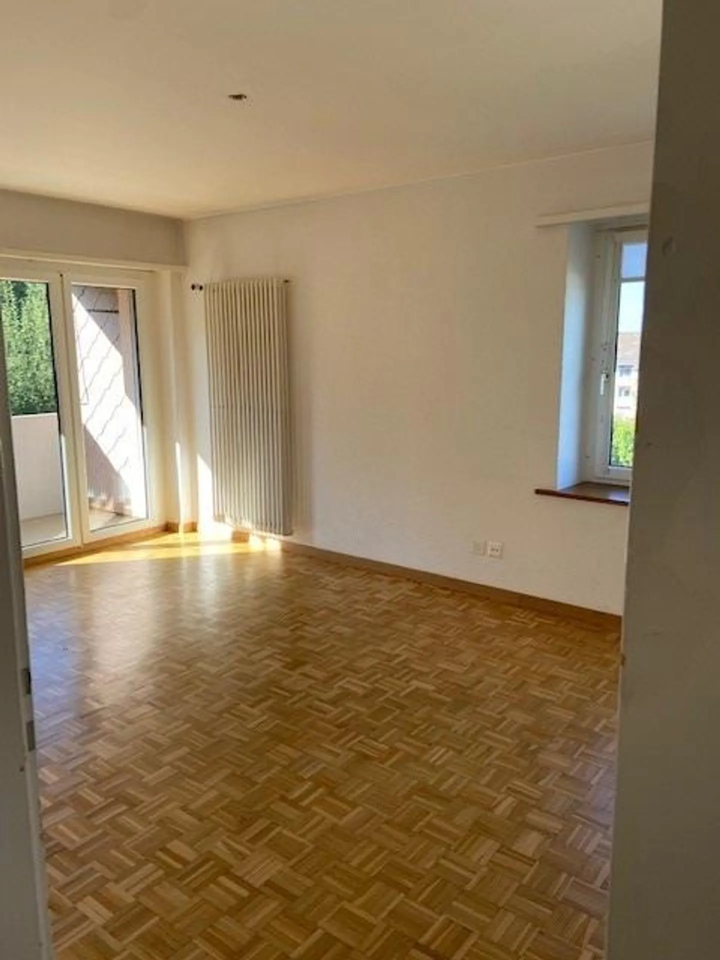 Appartamento luminoso e affascinante con 4 stanze, balcone e vista panoramica - Foto 5 di 8