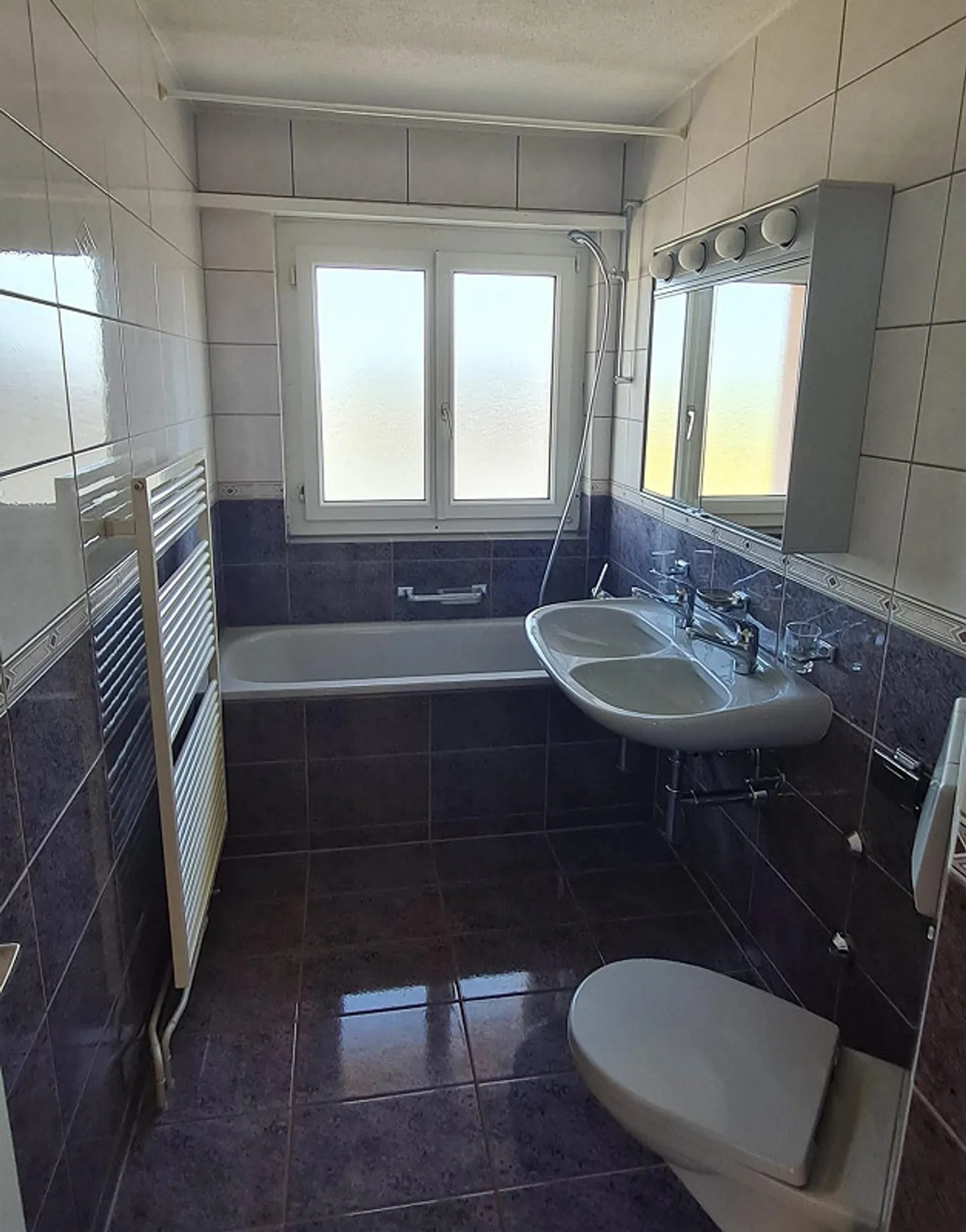 Appartamento luminoso e affascinante con 4 stanze, balcone e vista panoramica - Foto 4 di 8