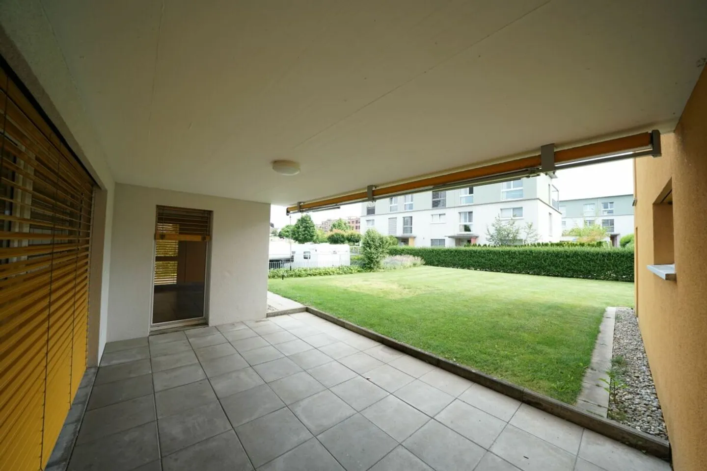 Appartamento con giardino di 4,5 stanze adatto alle famiglie in periferia - Foto 3 di 10