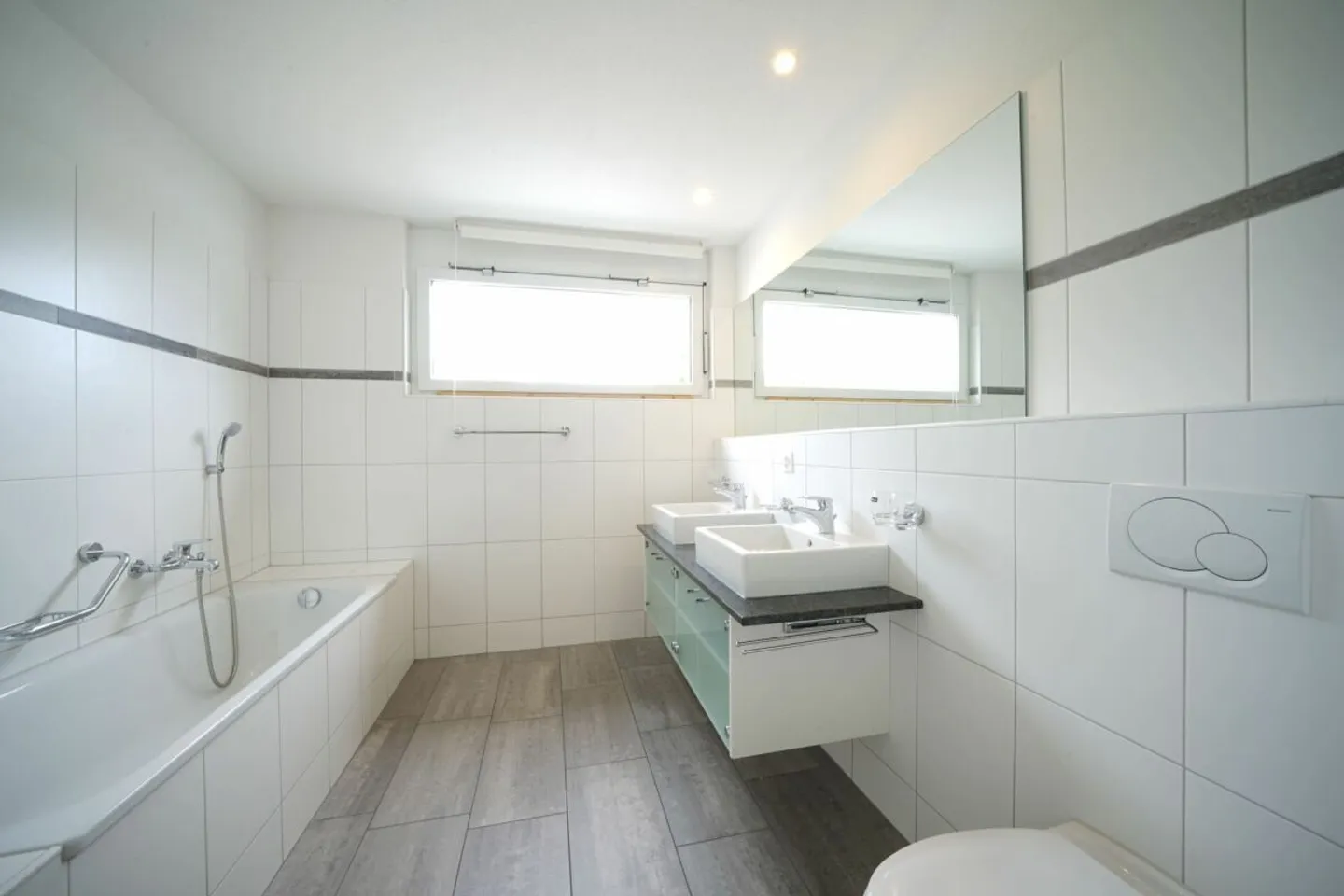 Appartamento con giardino di 4,5 stanze adatto alle famiglie in periferia - Foto 5 di 10