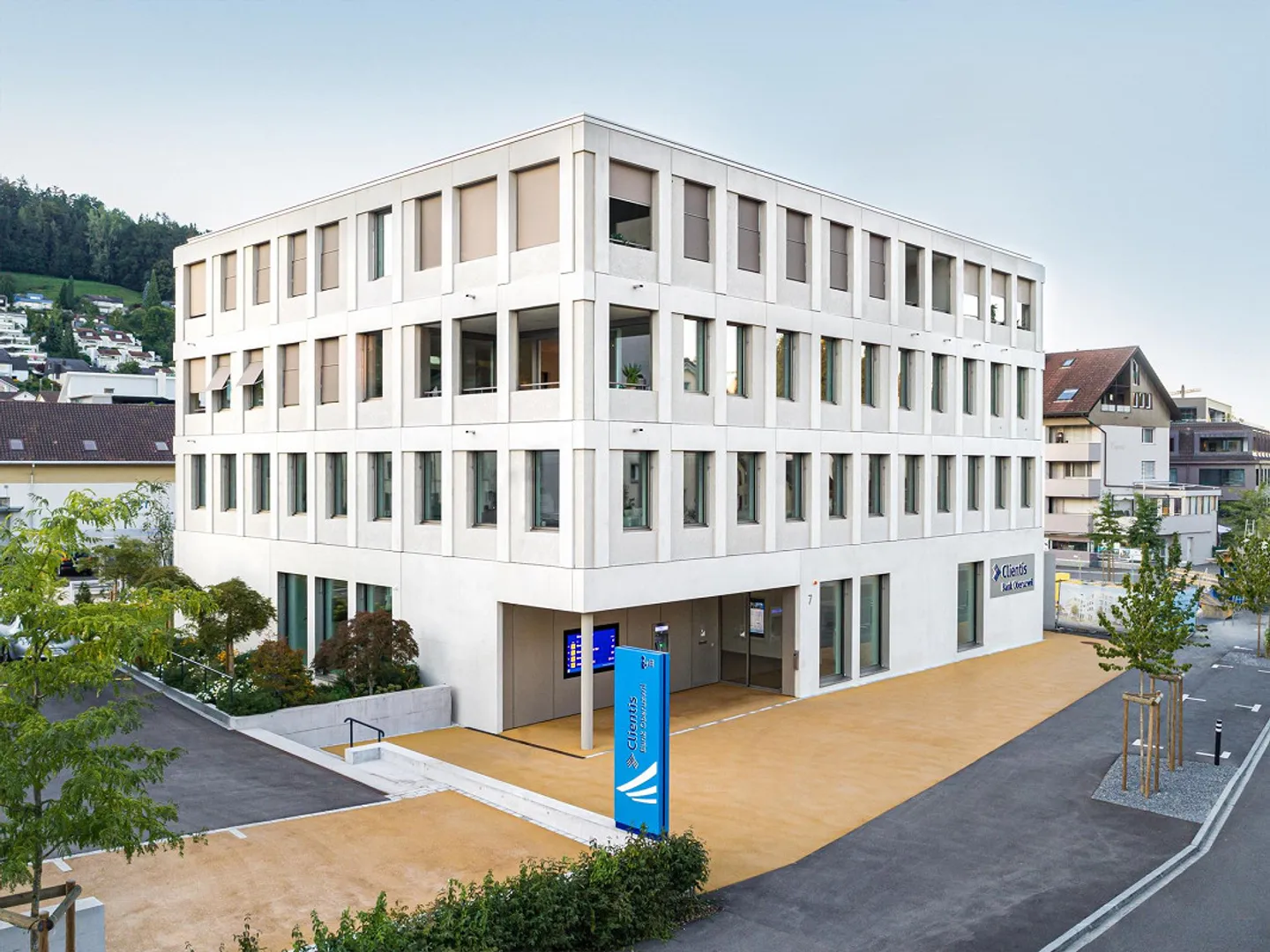 Modernes und geräumiges Büro im Zentrum von Oberuzwil - Foto 1 von 8