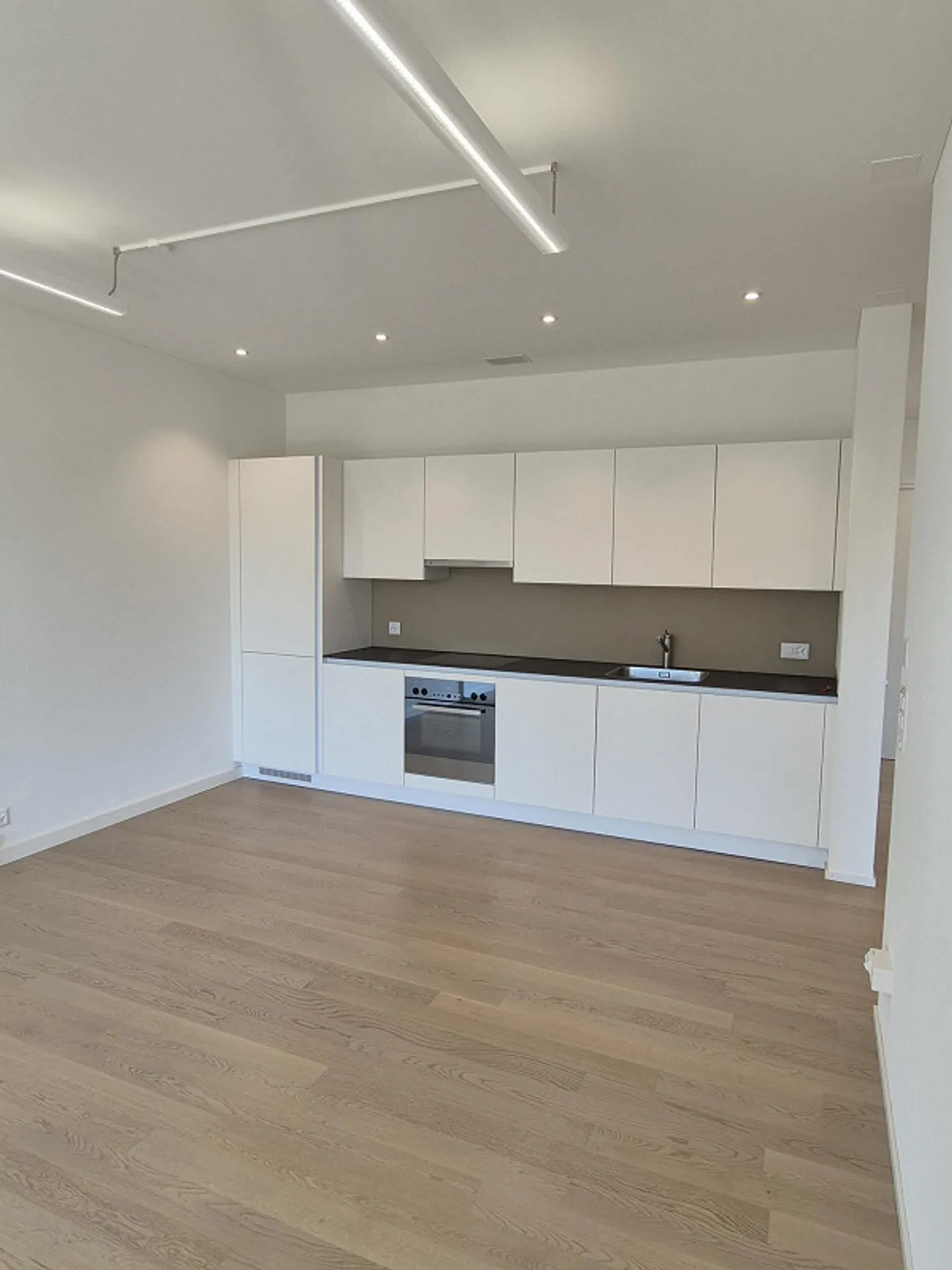 Modernes und geräumiges Büro im Zentrum von Oberuzwil - Foto 3 von 8