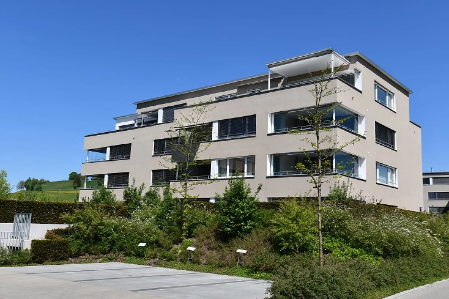 Aussenparkplatz in Hohleich - Foto 2 von 3