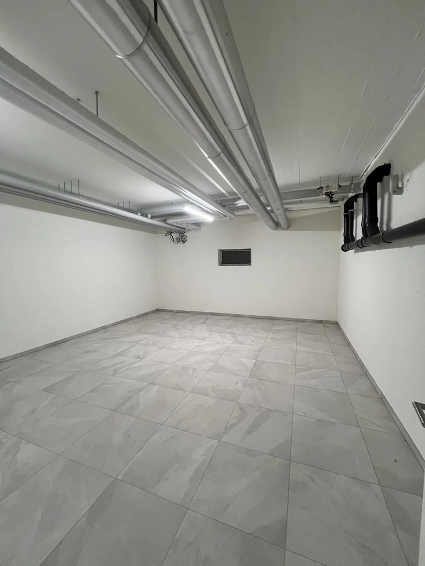 Stanza per artigianato / magazzino in affitto! - Foto 3 di 7