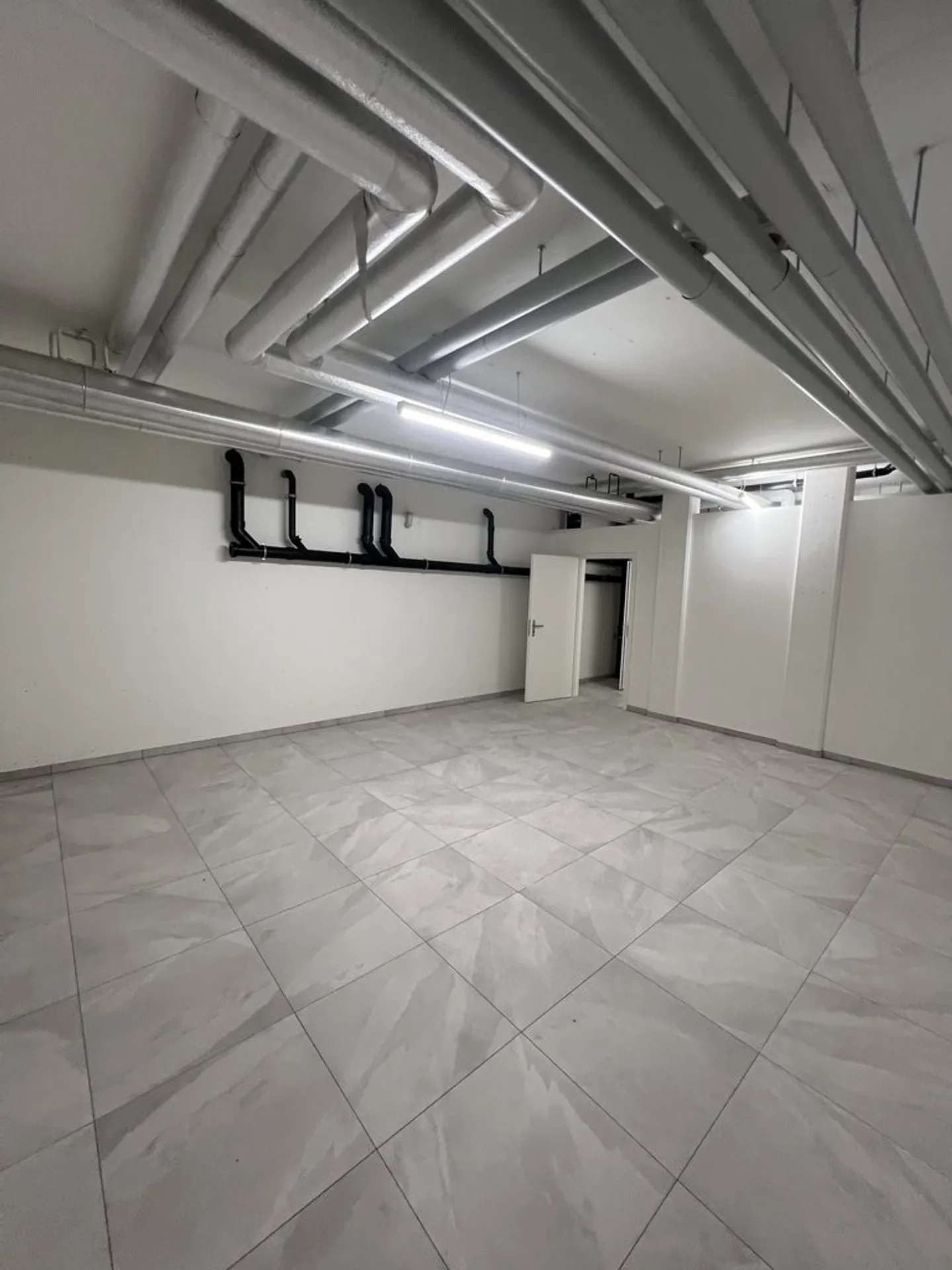 Stanza per artigianato / magazzino in affitto! - Foto 4 di 7