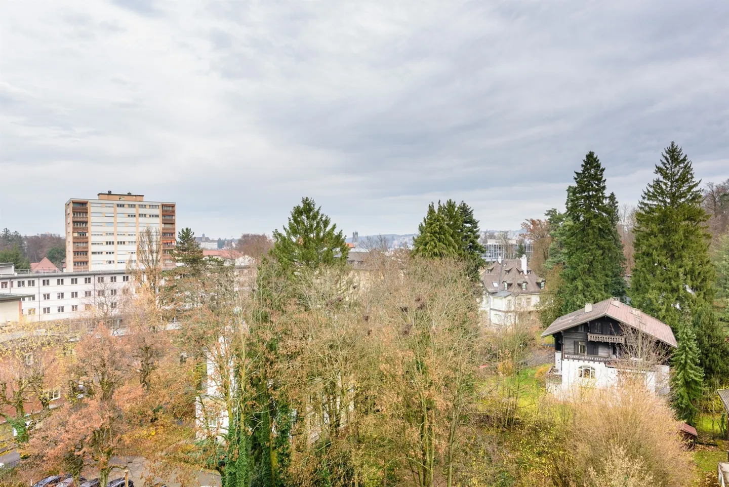 On one of the main arteries - Fixed-term contract until 31.03.2027 - Photo 1 of 13