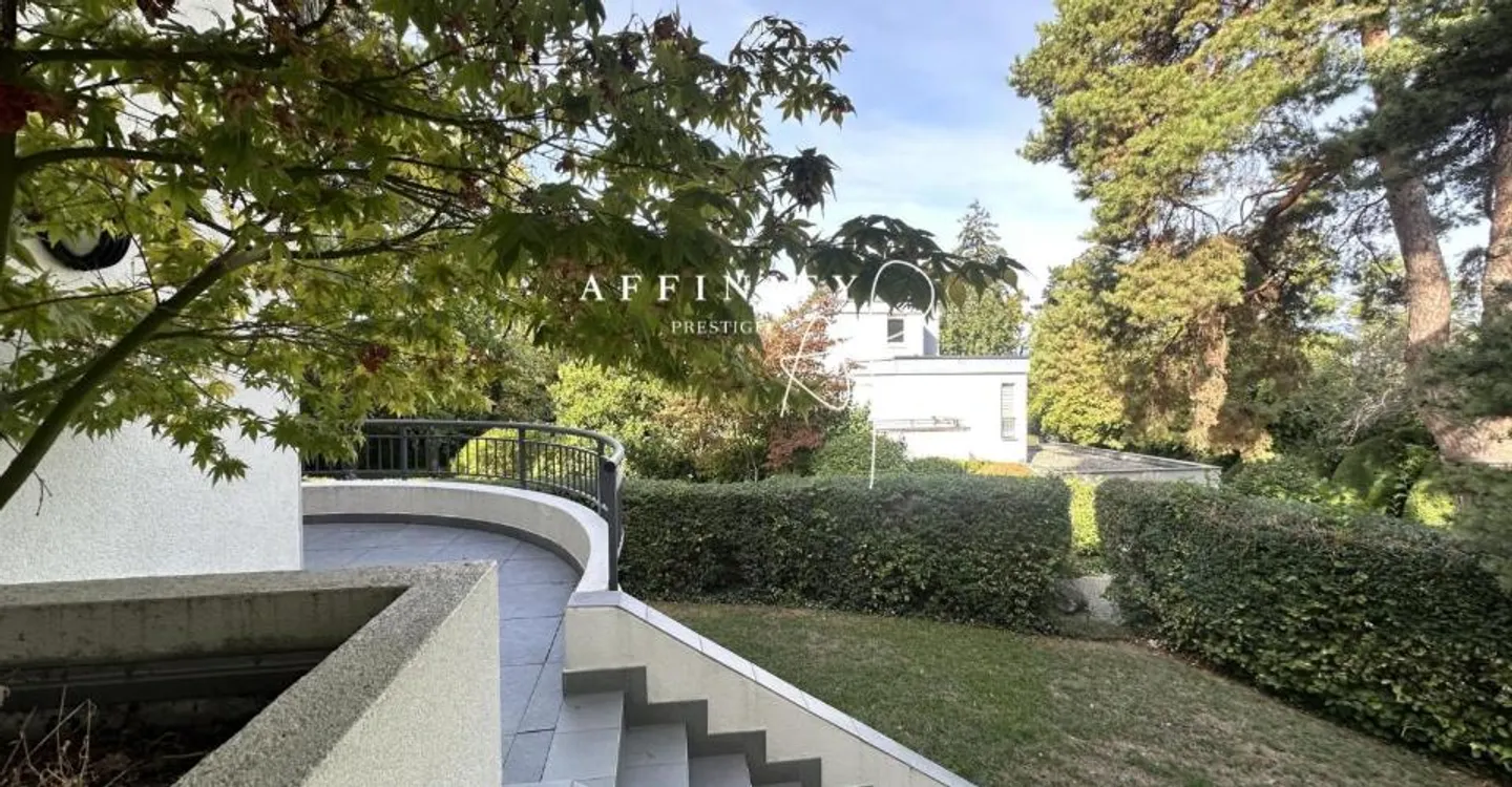 APPARTEMENT DUPLEX 7 PIÈCES RÉNOVÉ AVEC JARDIN PRIVATIF - Foto 1 von 12
