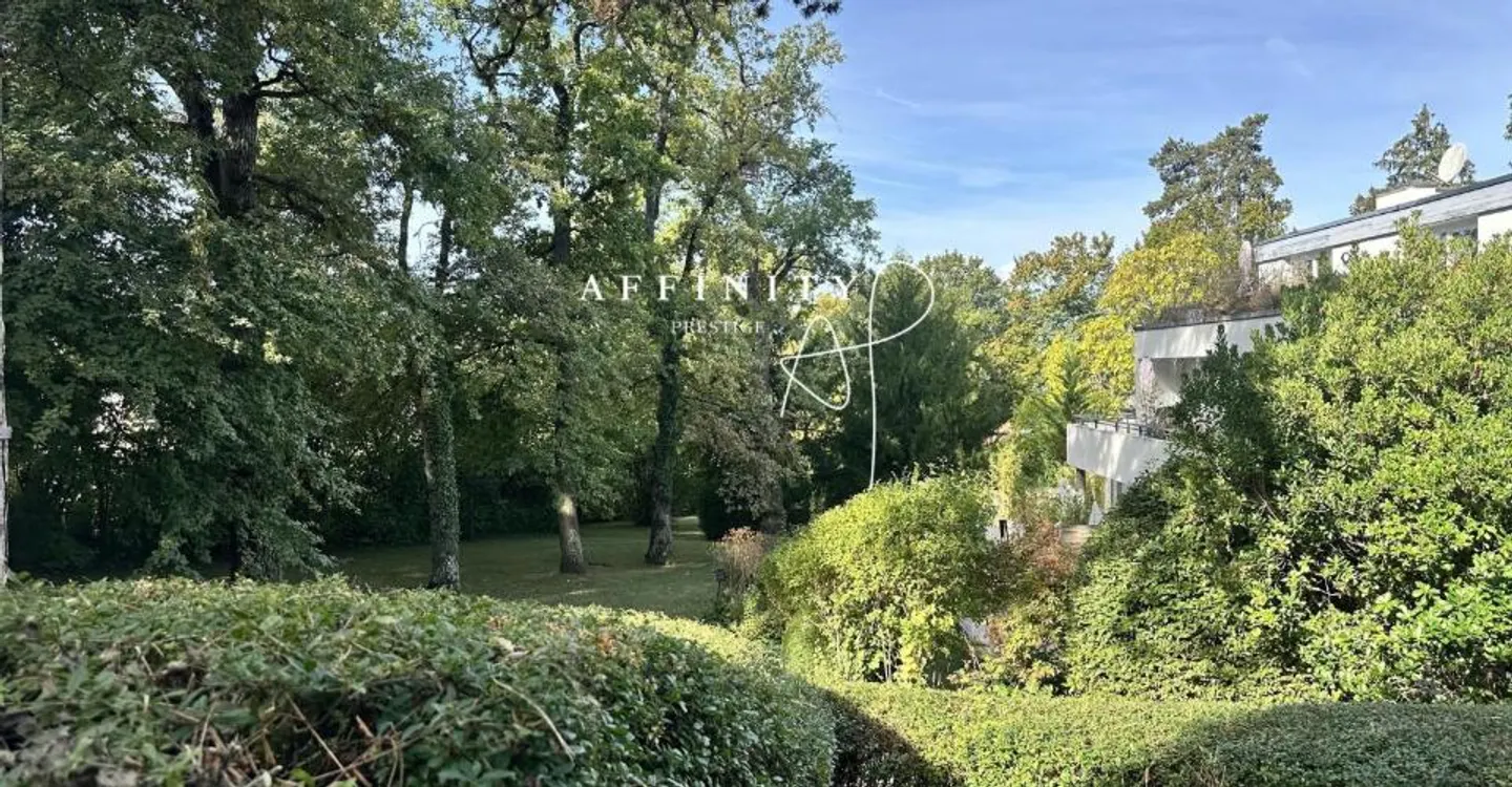 APPARTEMENT DUPLEX 7 PIÈCES RÉNOVÉ AVEC JARDIN PRIVATIF - Foto 2 von 12