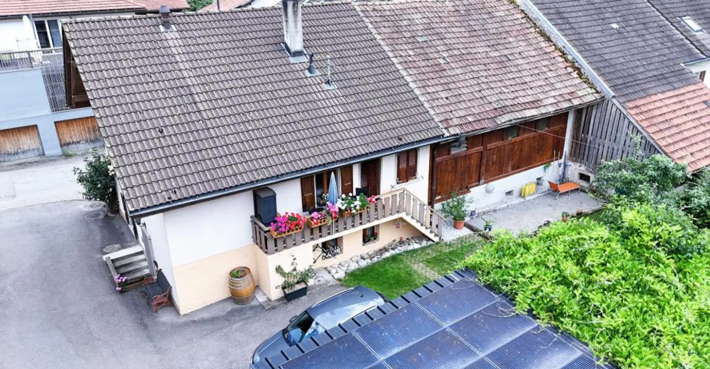 Charmantes Haus mit 2 Wohnungen in Albeuve - Foto 2 von 18