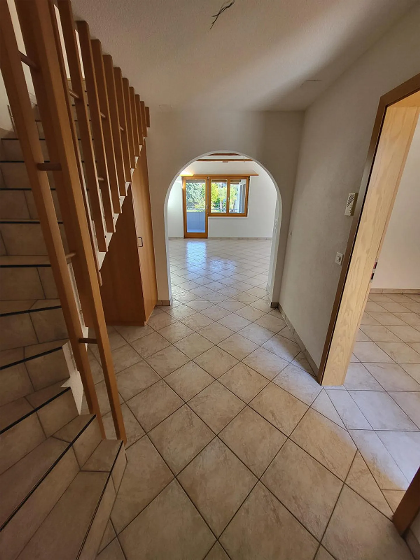 Appartement en duplex de 6,5 pièces fraîchement rénové dans un emplacement central - Photo 3 sur 20