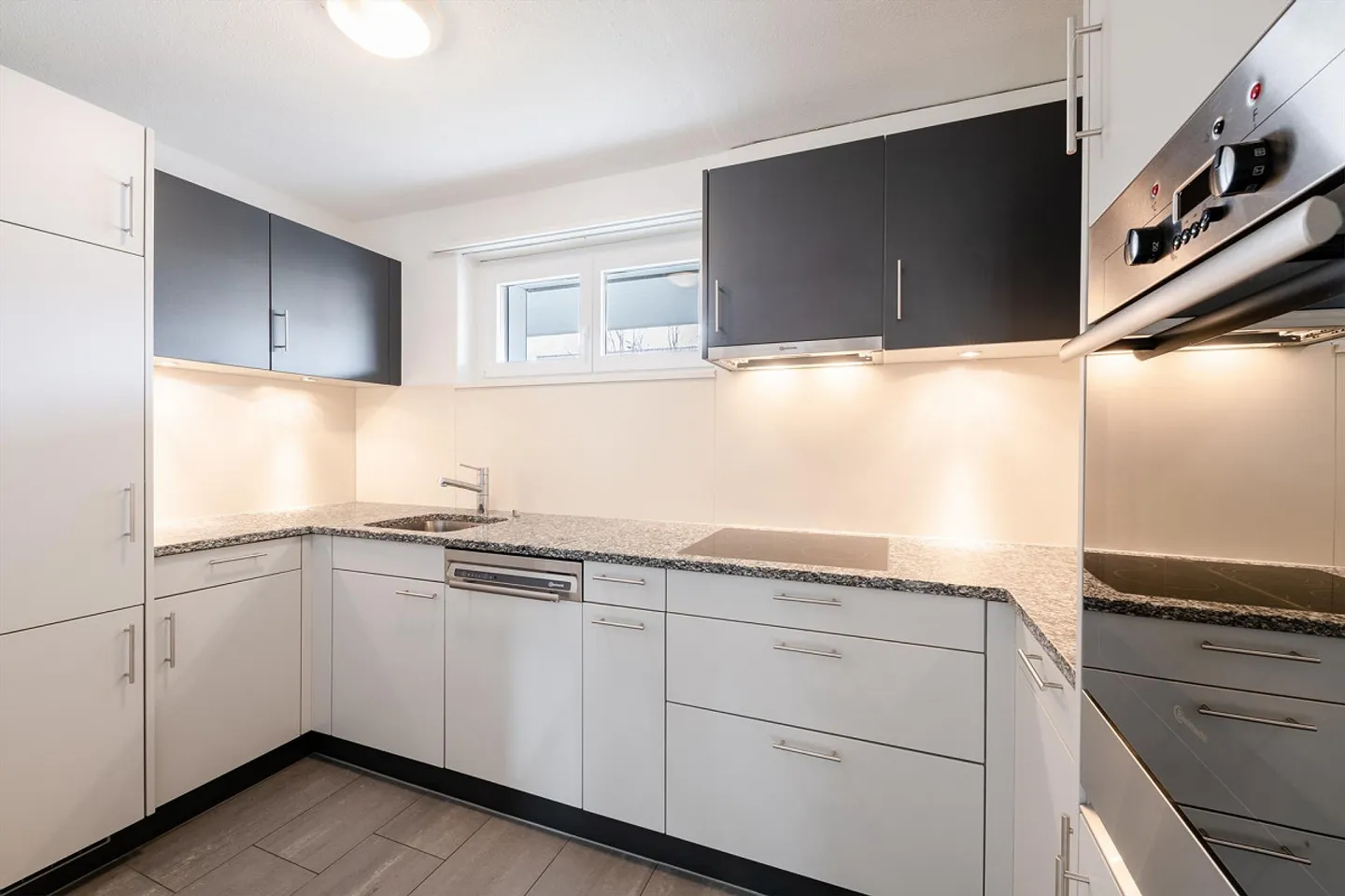 Appartamento duplex in un quartiere tranquillo con vista sulle montagne - Foto 5 di 11