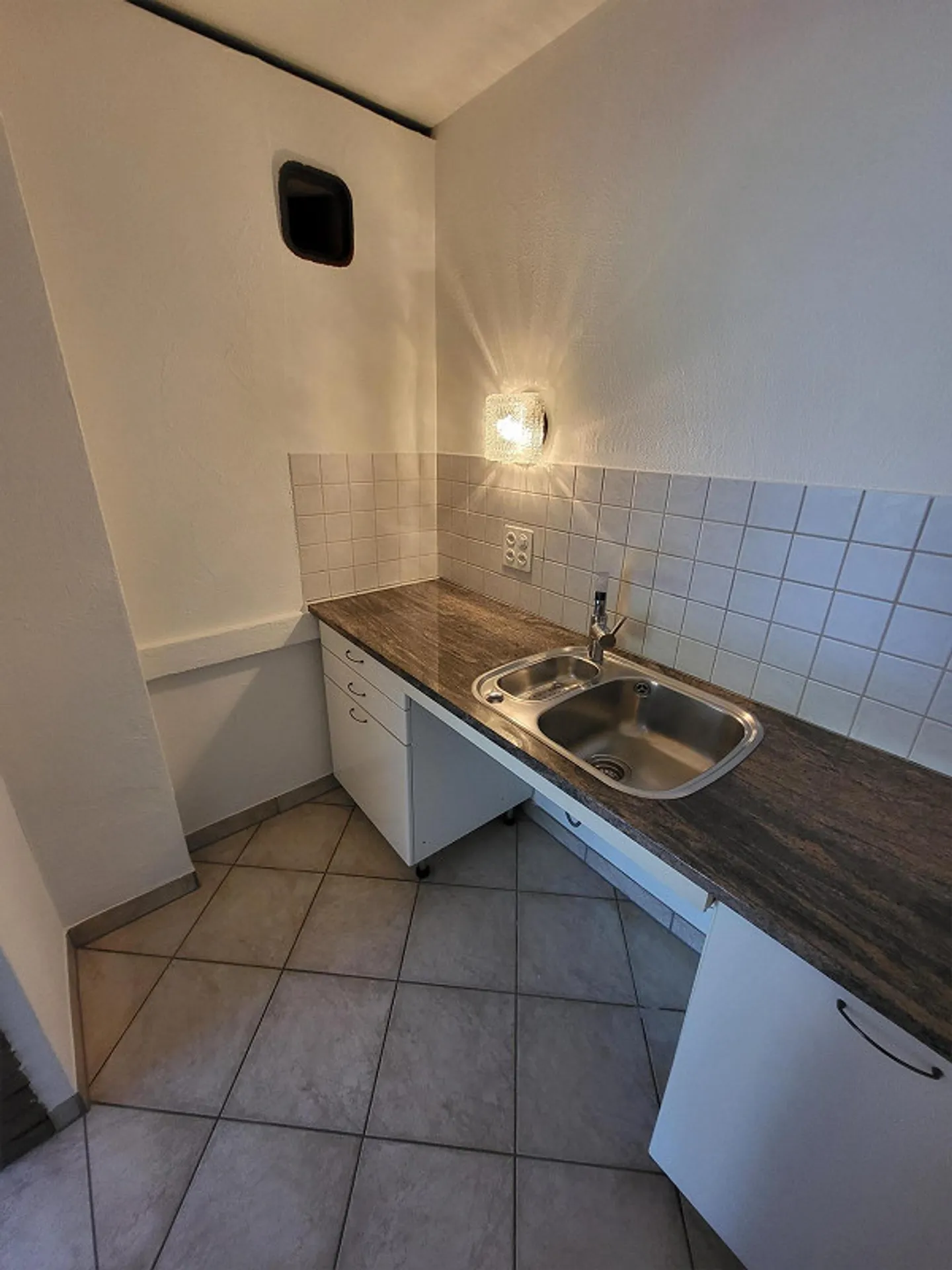 Appartement en duplex de 6,5 pièces fraîchement rénové dans un emplacement central - Photo 9 sur 20