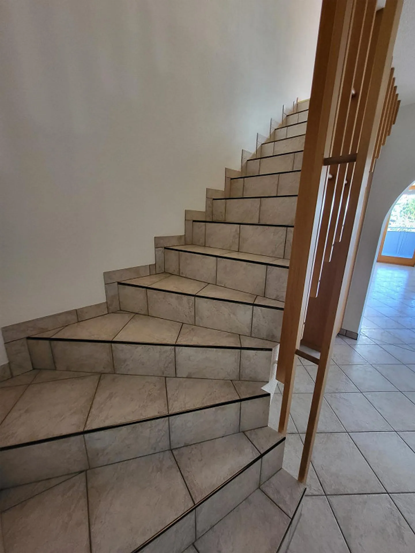Appartement en duplex de 6,5 pièces fraîchement rénové dans un emplacement central - Photo 11 sur 20