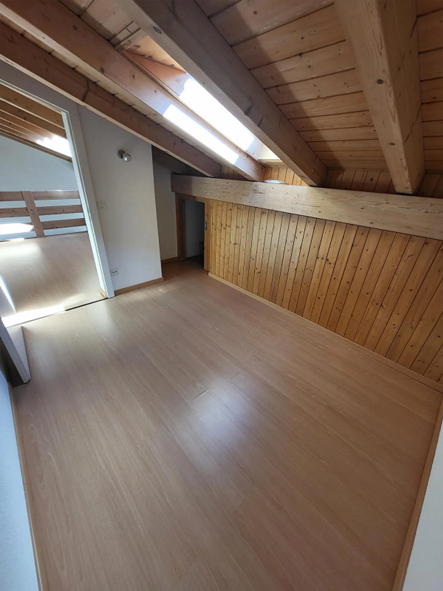 Appartement en duplex de 6,5 pièces fraîchement rénové dans un emplacement central - Photo 13 sur 20