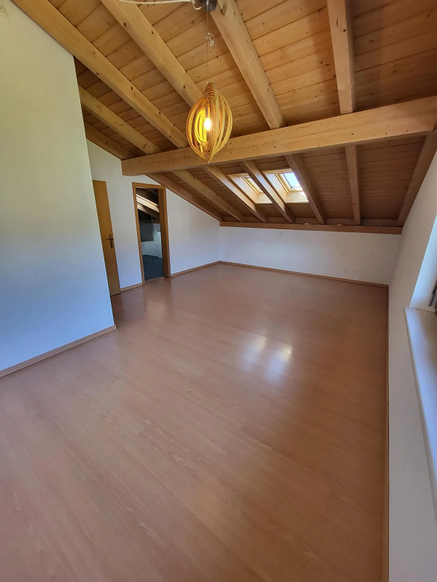Appartement en duplex de 6,5 pièces fraîchement rénové dans un emplacement central - Photo 15 sur 20
