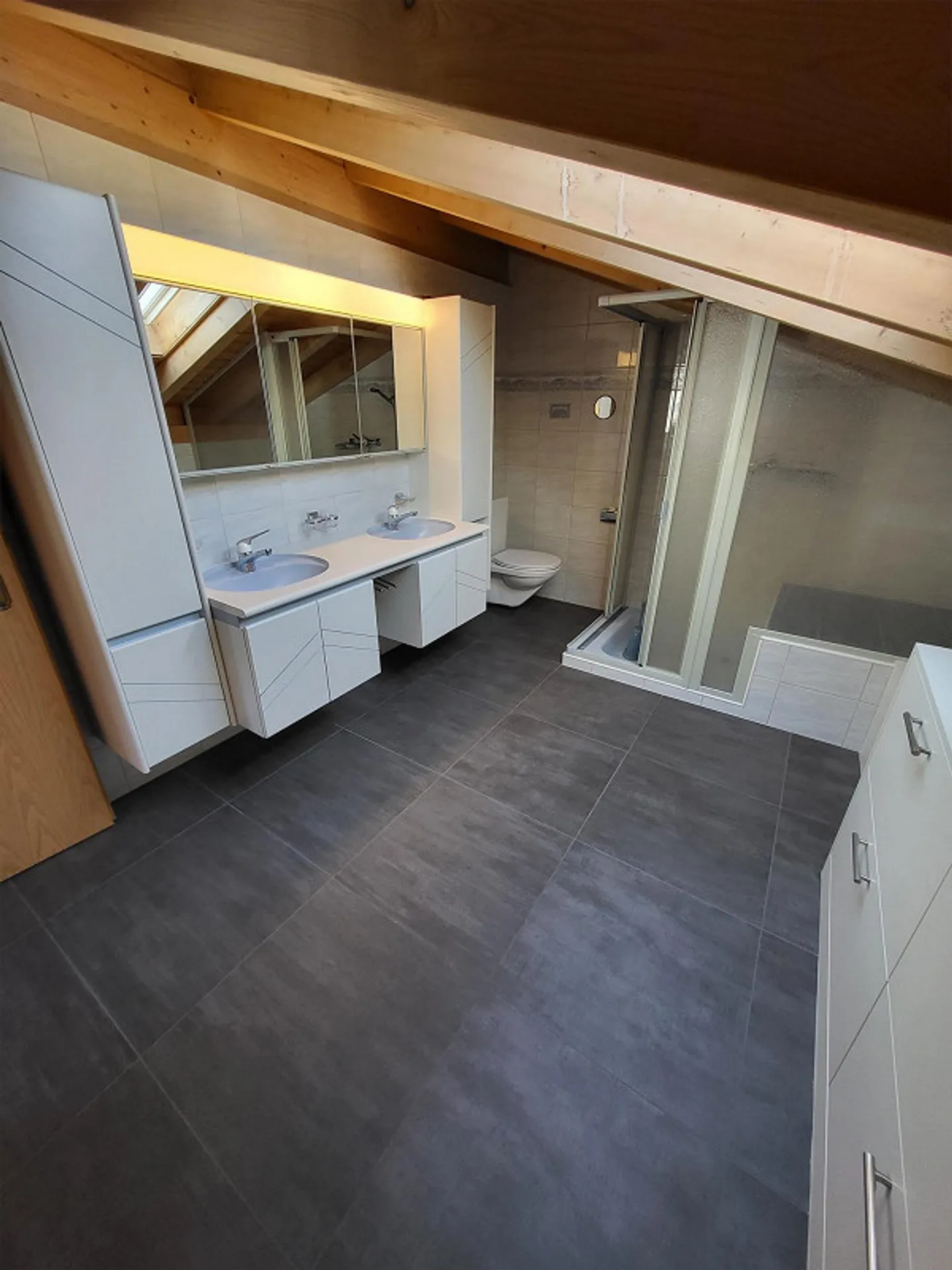 Appartement en duplex de 6,5 pièces fraîchement rénové dans un emplacement central - Photo 16 sur 20