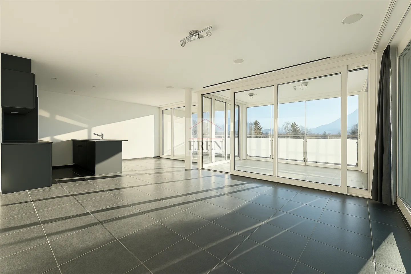 Magnificent and bright 3.5 rooms with large glass terrace with sliding glass - Photo 1 of 13