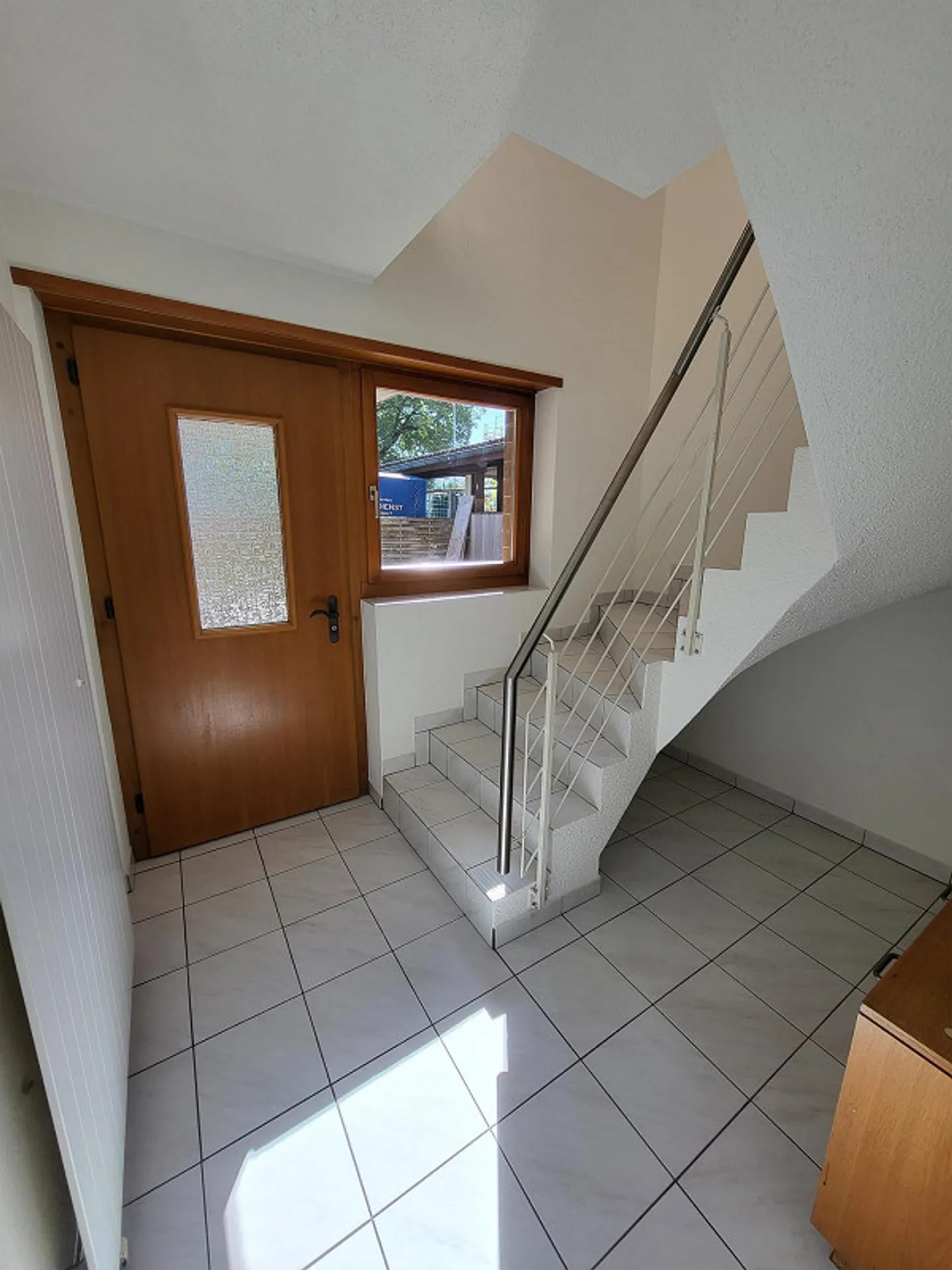 Appartement en duplex de 6,5 pièces fraîchement rénové dans un emplacement central - Photo 2 sur 20
