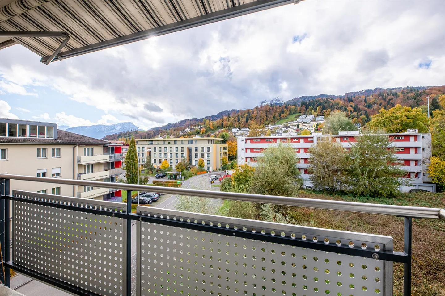 Appartamento duplex in un quartiere tranquillo con vista sulle montagne - Foto 8 di 11
