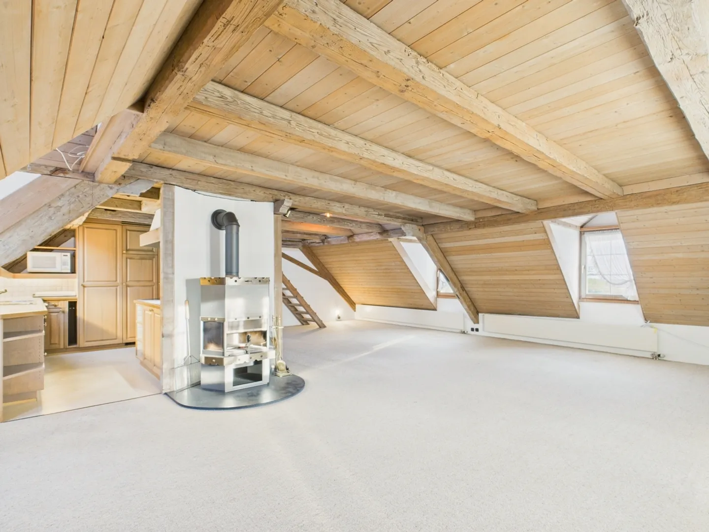 Appartement en Attique Unique de 5.5 Pièces - Photo 2 sur 13