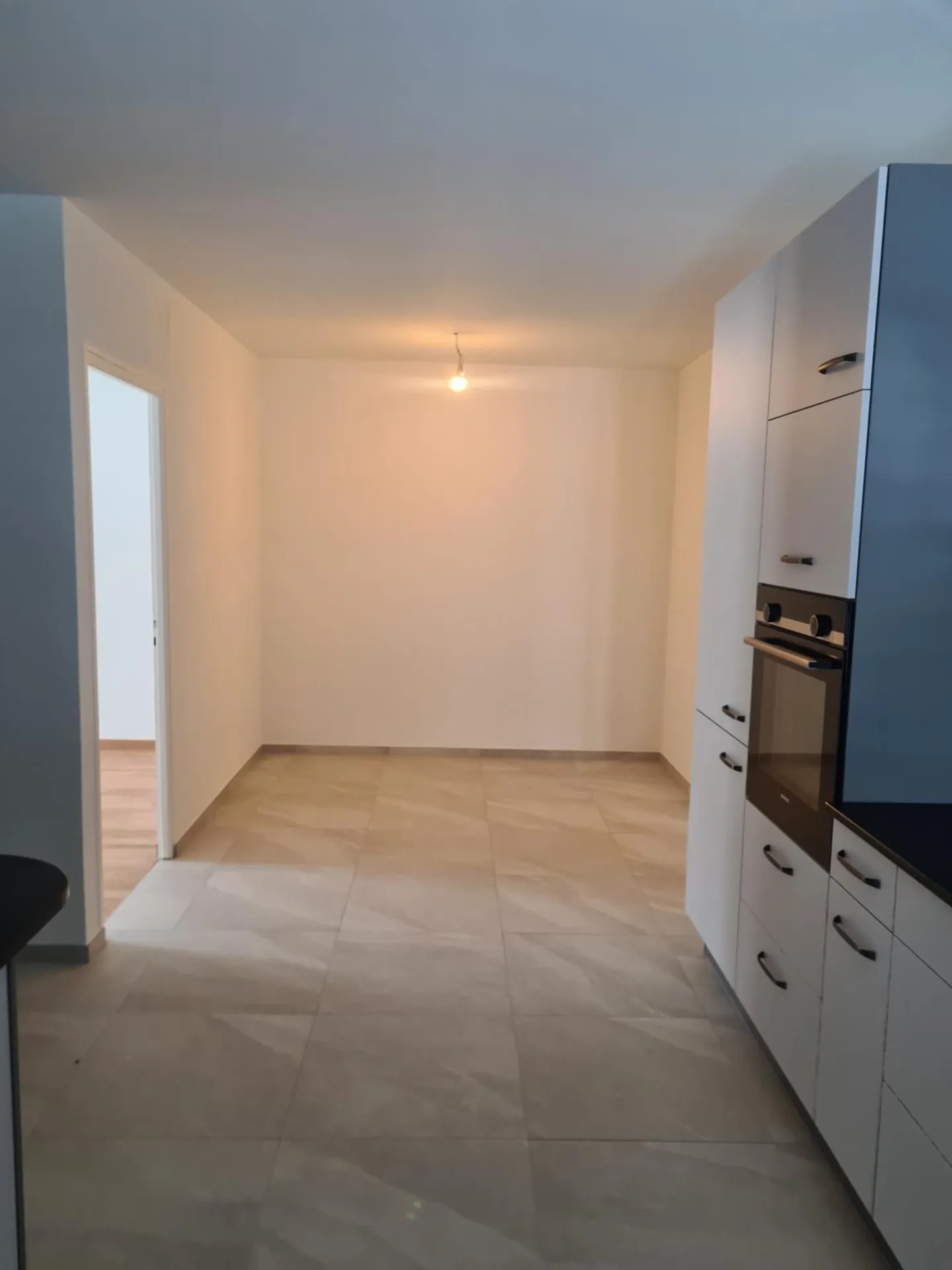Appartement spacieux de 4 pièces - Photo 7 sur 9