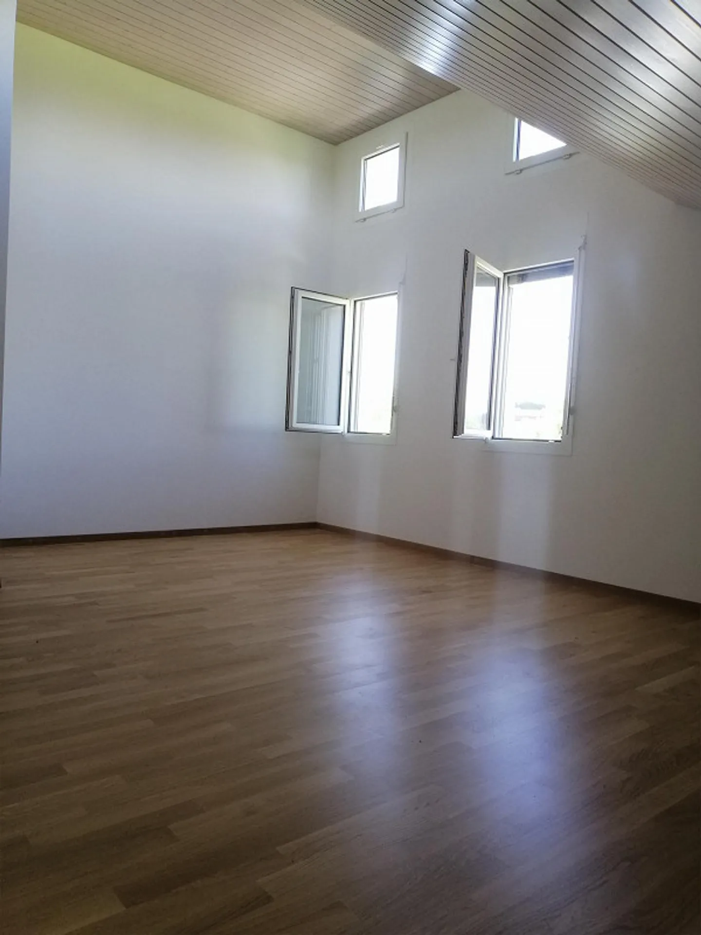 3.5 Room Apartment with Fantastic Views - Photo 14 of 15