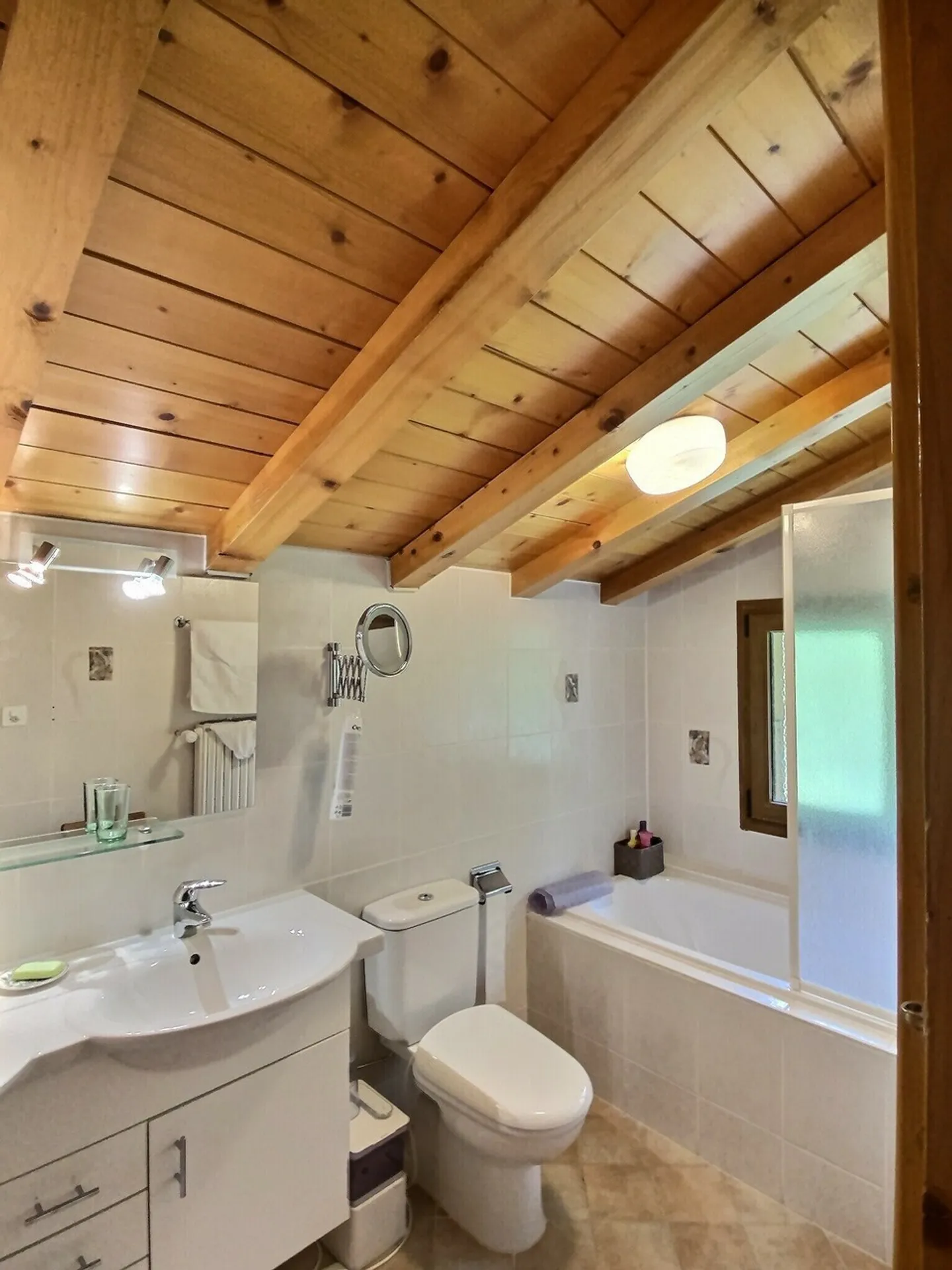 Magnificent co-ownership chalet in a green setting - Photo 14 of 24