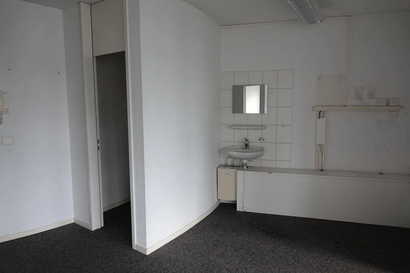 Large office space in a central location - Photo 3 of 4