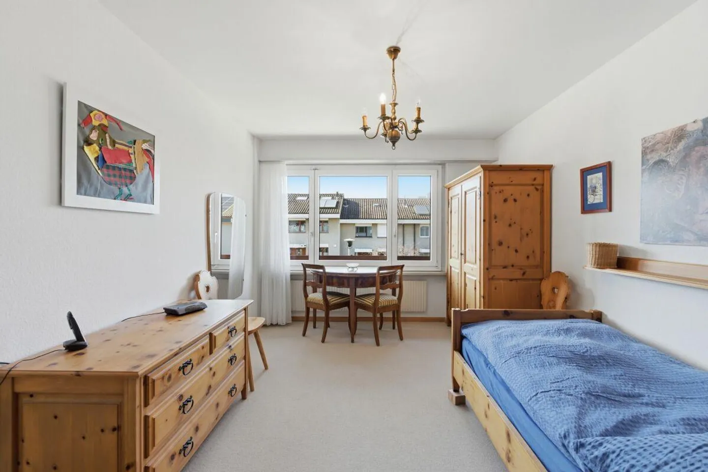 Charmante maison mitoyenne de 4,5 pièces nécessitant des rénovations dans un emplacement familial - Photo 8 sur 13