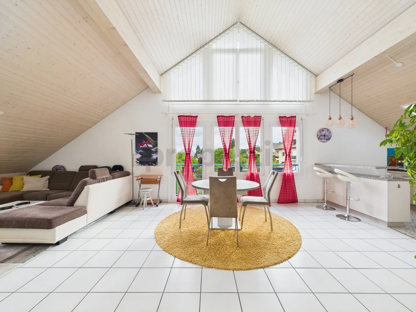 103 m² despace et de confort  Attique meublé à Arzier-Le Muids - Photo 2 sur 11