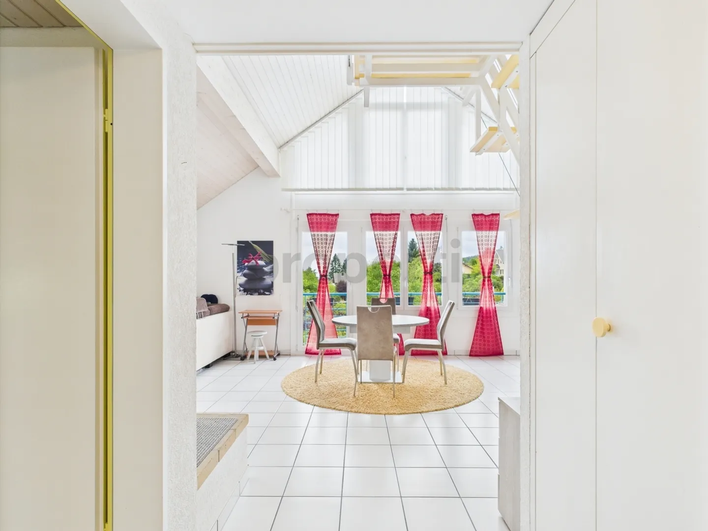 103 m² despace et de confort  Attique meublé à Arzier-Le Muids - Photo 10 sur 11