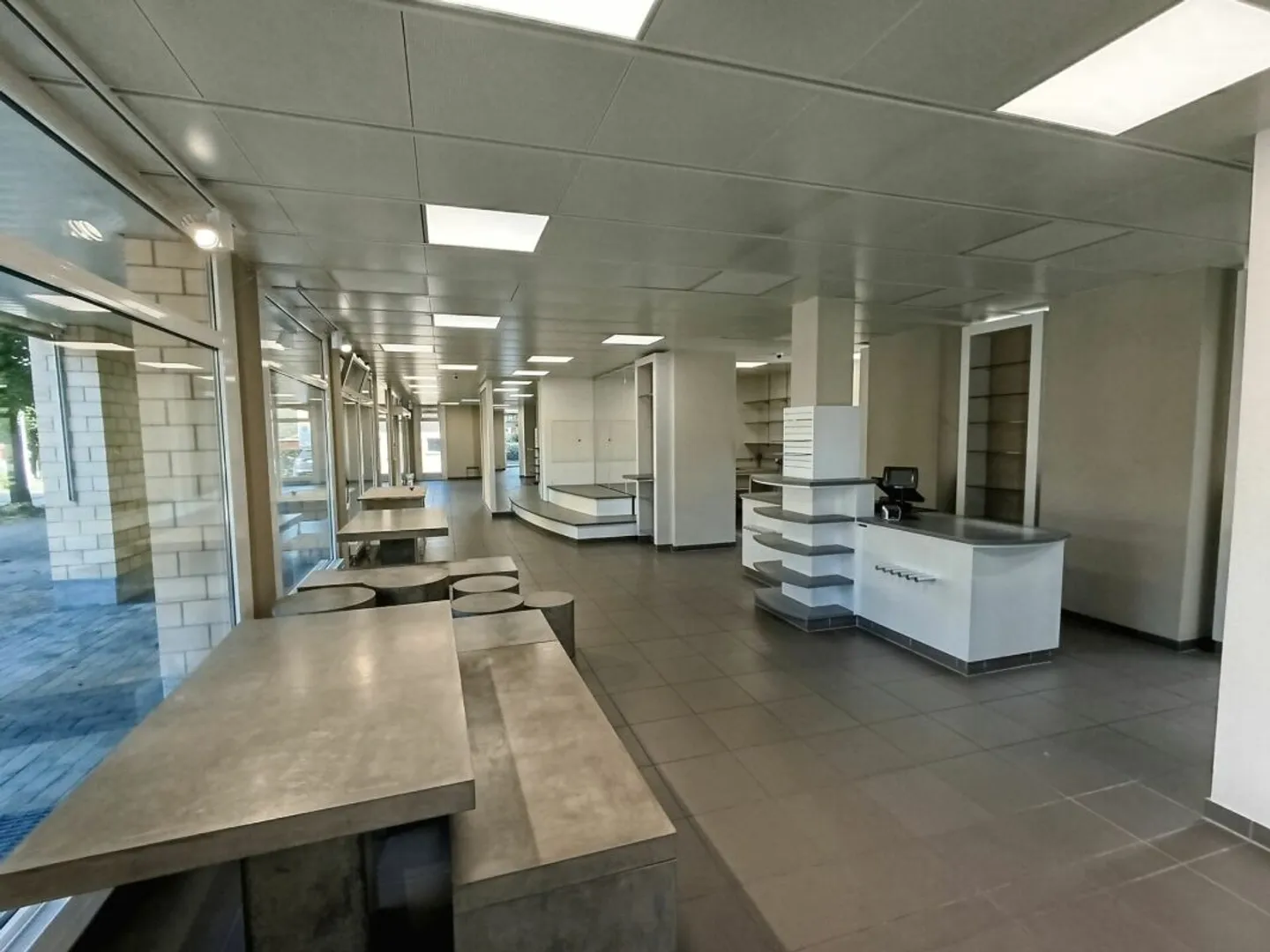 Premium location in Rothrist! Your new sales area in the heart of the community - Photo 5 of 10