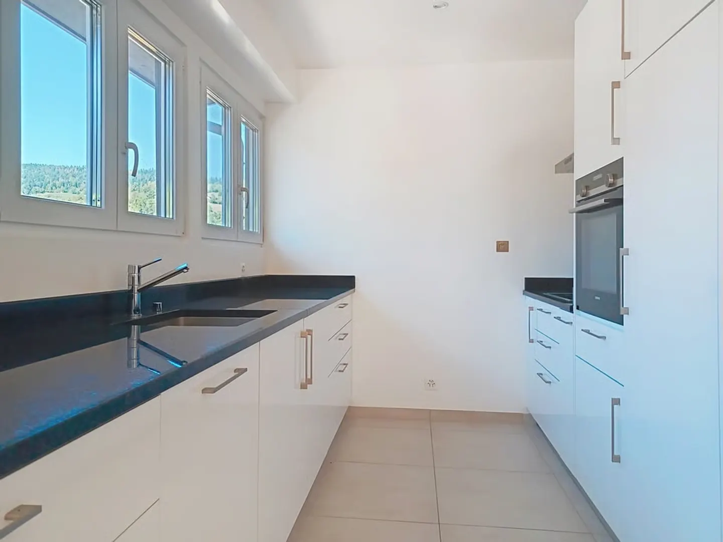 Immeuble mixte rénové en 2022 | 4 appartements + local commercial loué - Photo 5 sur 9