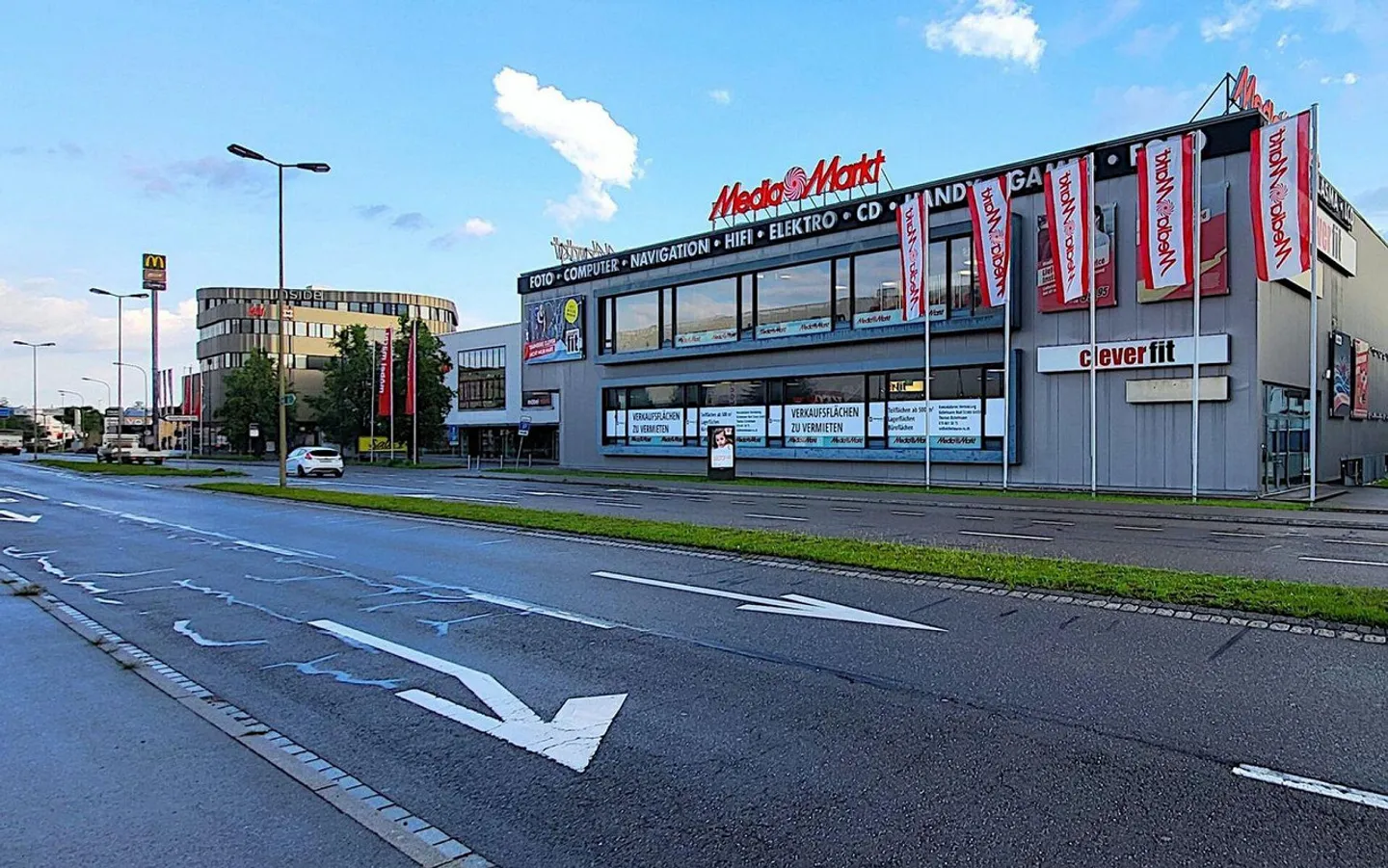 OTTO'S, MEDIA MARKT e CLEVERFIT come vicini - cos'altro? - Foto 1 di 6