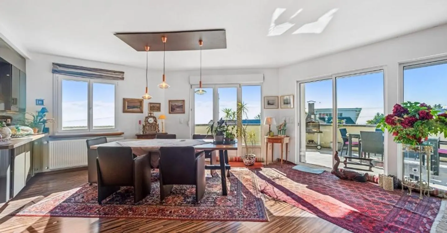 Elegante Casa Familiare con Vista Lago - Foto 3 di 10