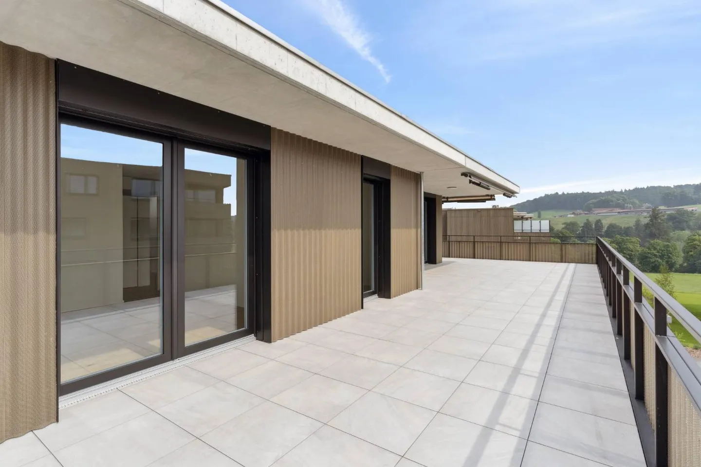 Exceptional penthouse with panoramic view in a modern eco-neighborhood - Photo 2 of 13