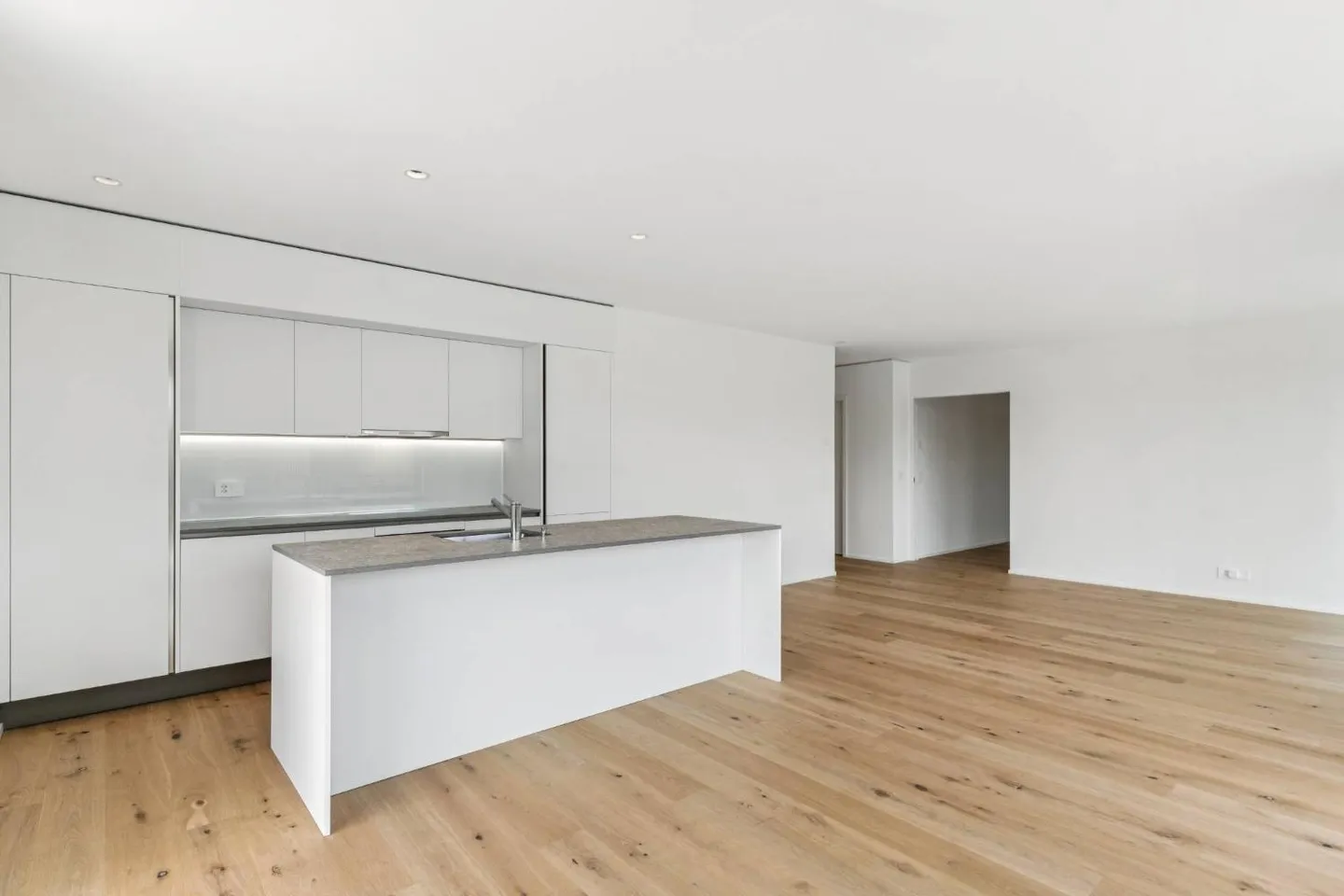 Exceptional penthouse with panoramic view in a modern eco-neighborhood - Photo 5 of 13