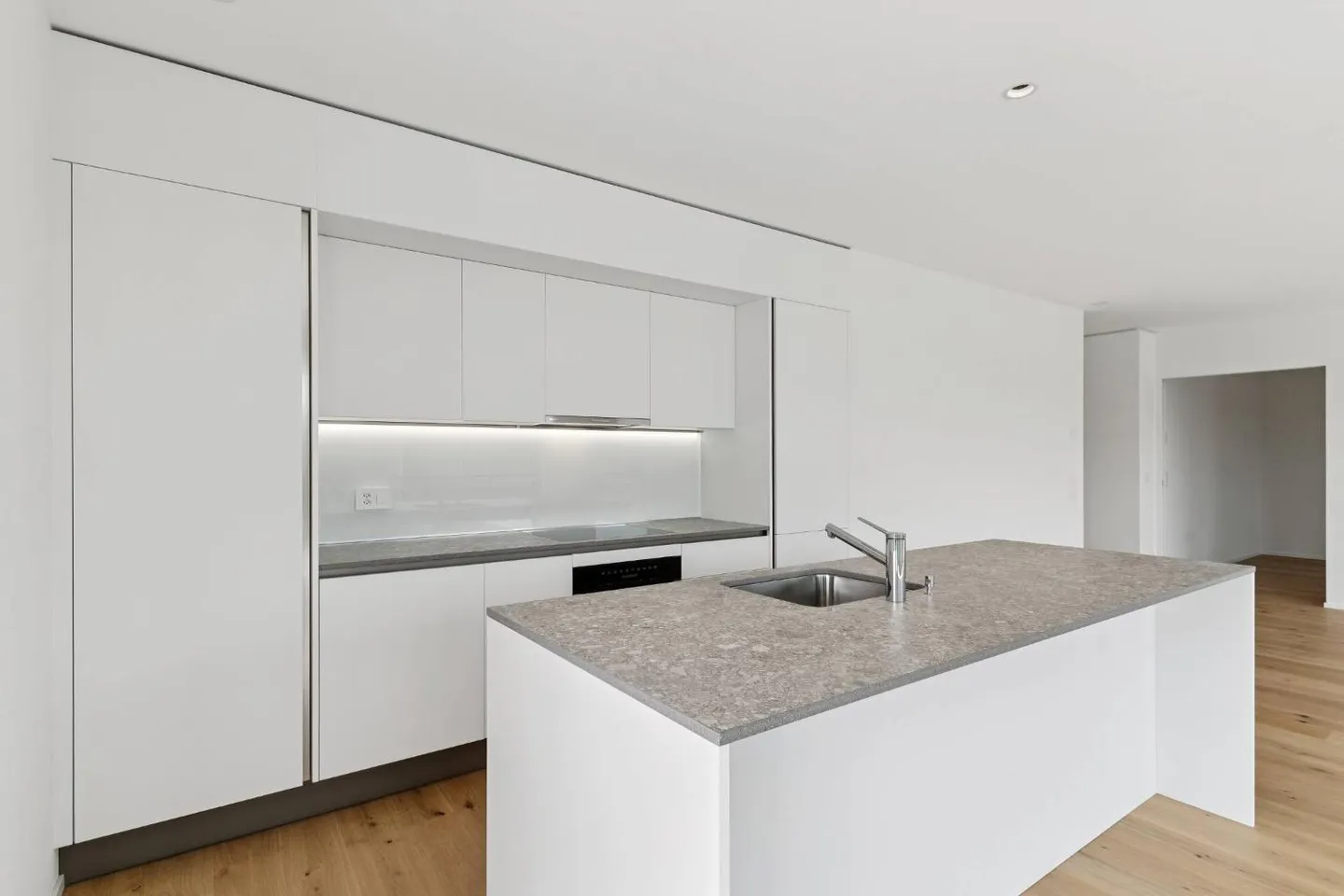 Exceptional penthouse with panoramic view in a modern eco-neighborhood - Photo 6 of 13