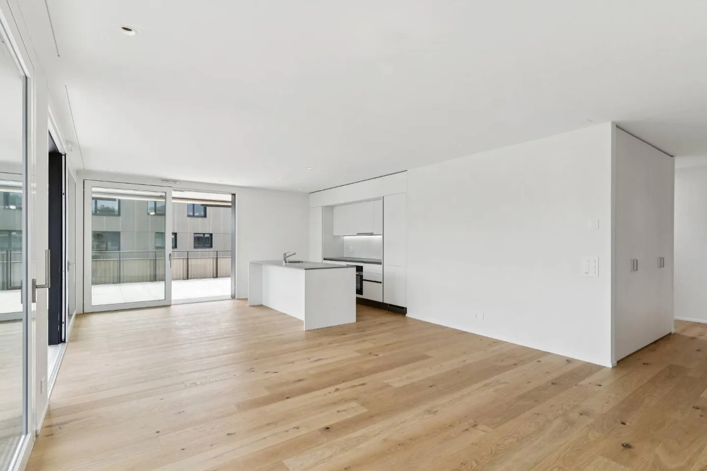 Exceptional penthouse with panoramic view in a modern eco-neighborhood - Photo 3 of 13