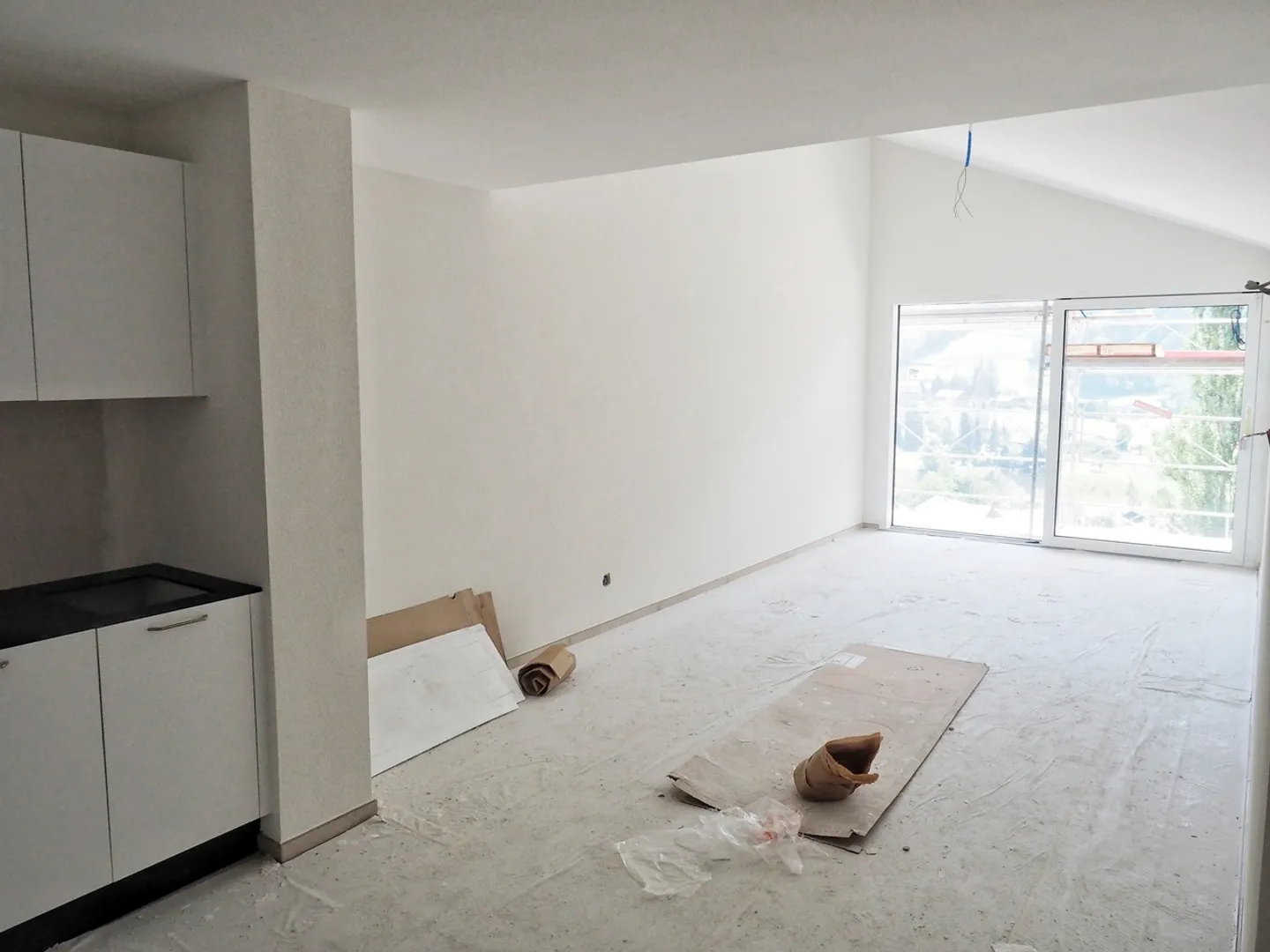 2.5 Room Apartment - Photo 3 of 10