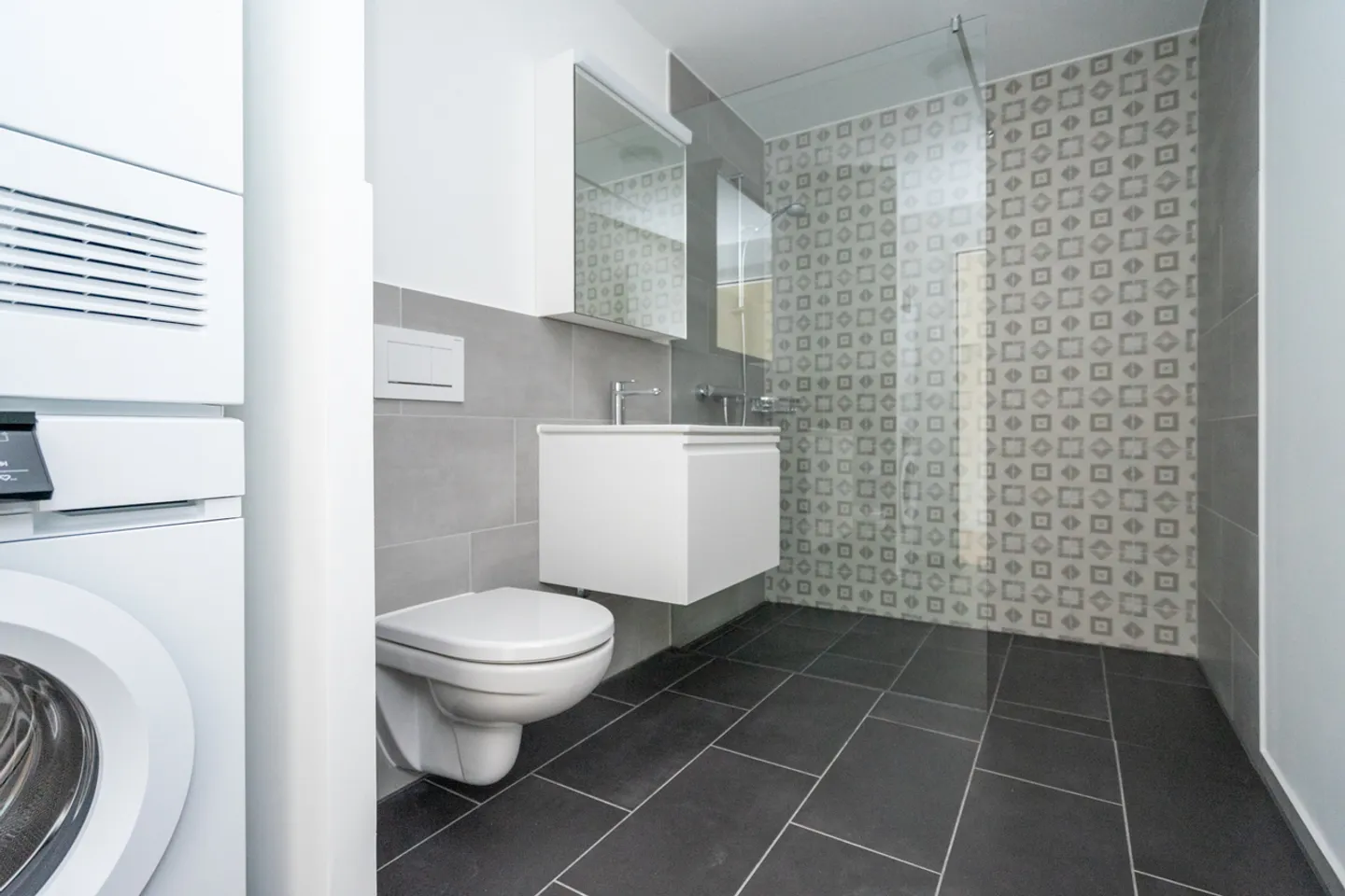 Perfect couple or single apartment looking for a new tenant immediately! - Photo 6 of 9