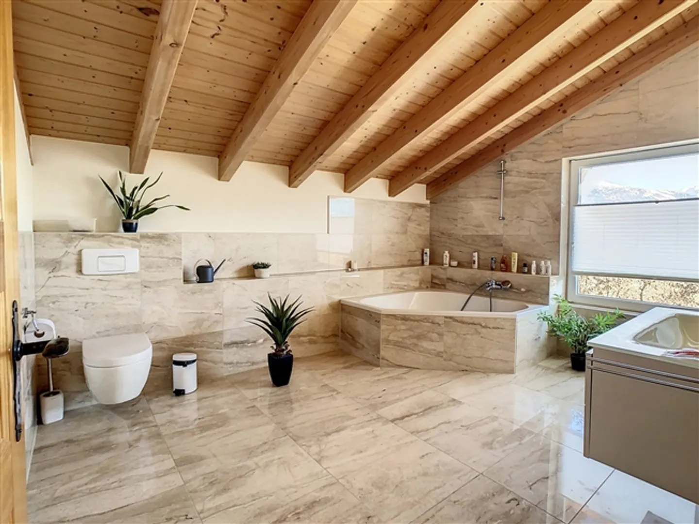 «Prächtige freistehende Villa mit Panoramablick» - Foto 9 von 13